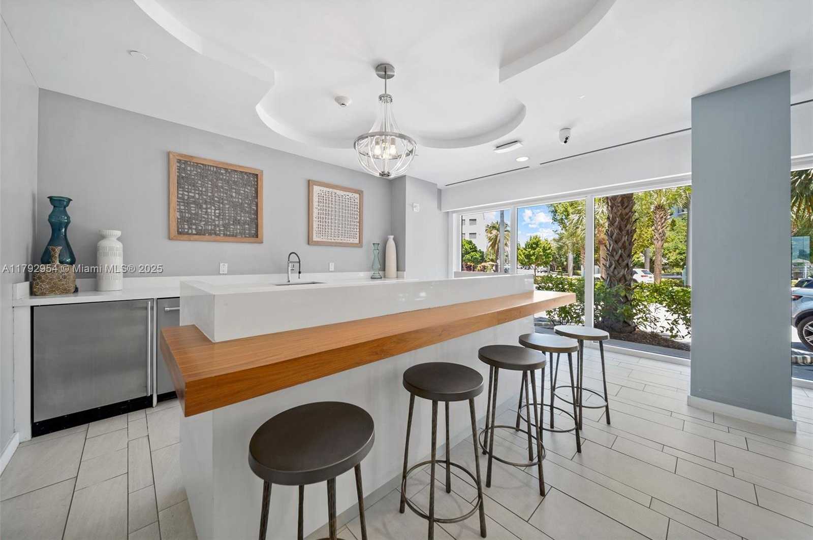 Small Image of 910 West Ave, Miami Beach, FL 33139, USA Number 38