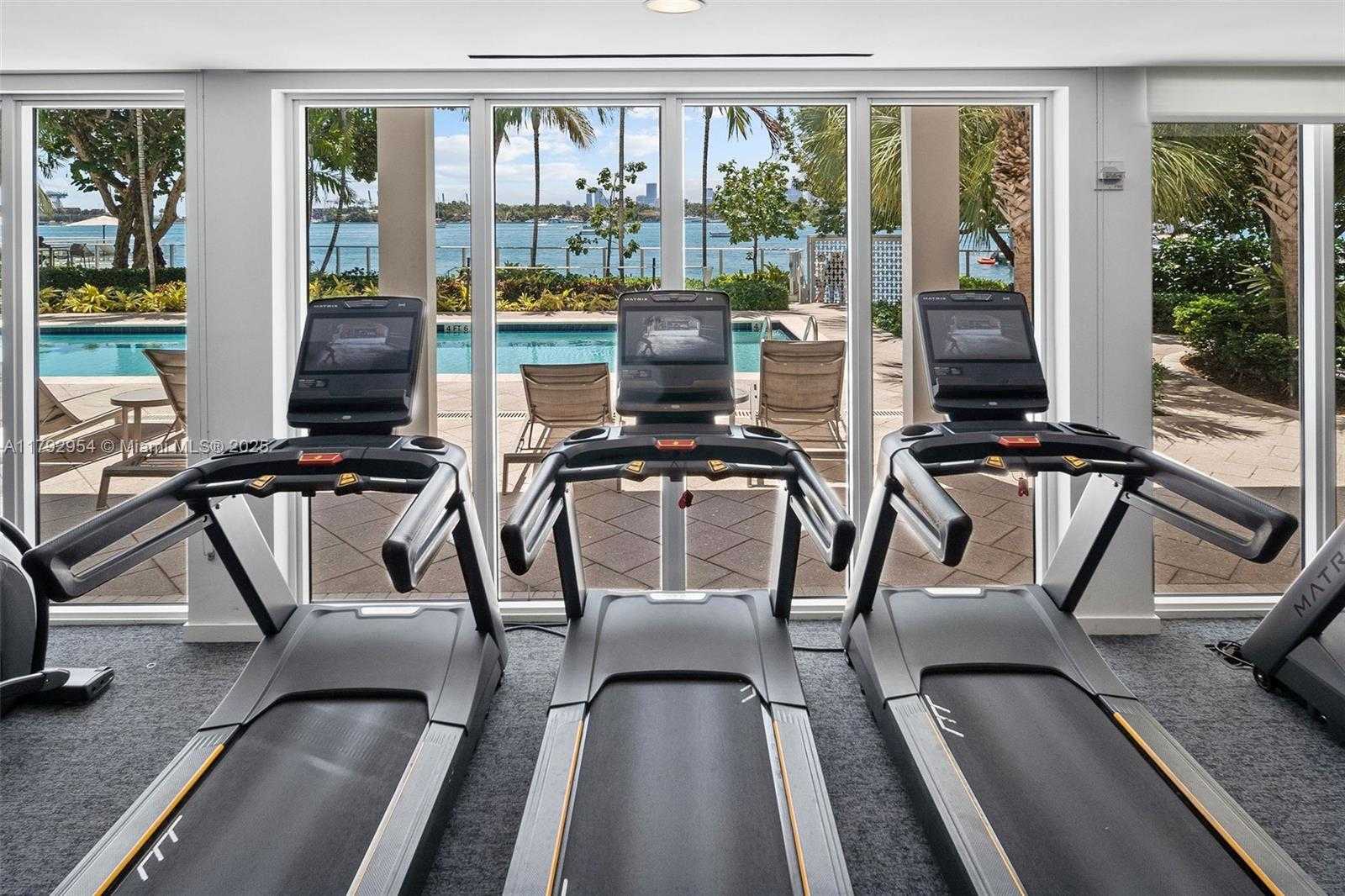 Small Image of 910 West Ave, Miami Beach, FL 33139, USA Number 42