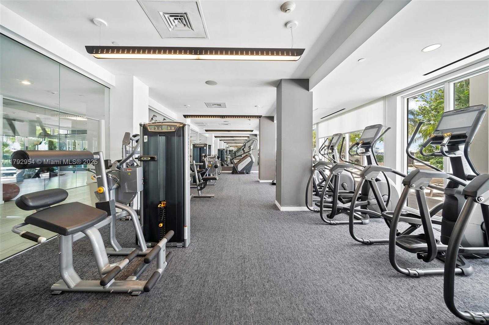 Small Image of 910 West Ave, Miami Beach, FL 33139, USA Number 44