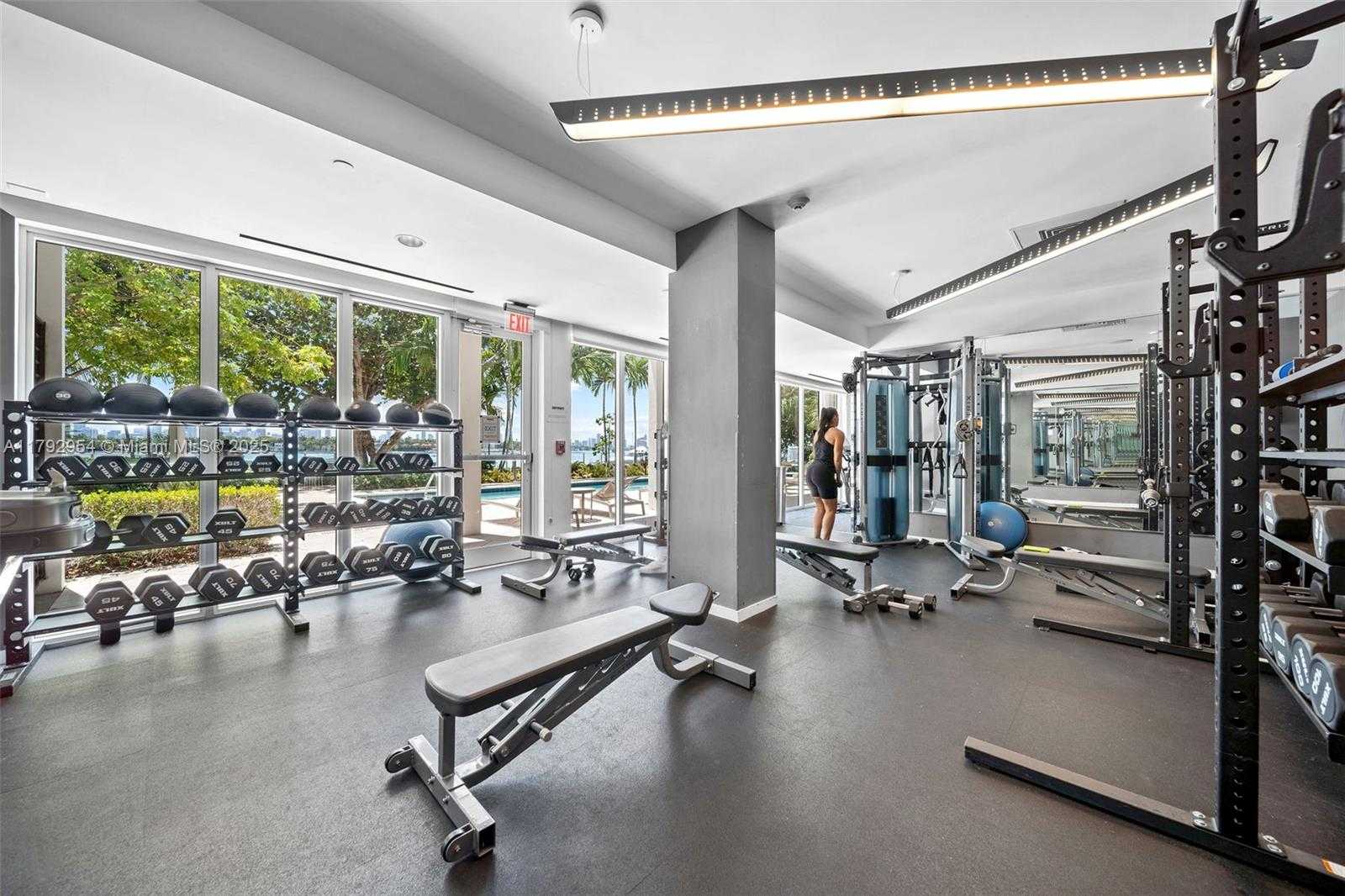 Small Image of 910 West Ave, Miami Beach, FL 33139, USA Number 45