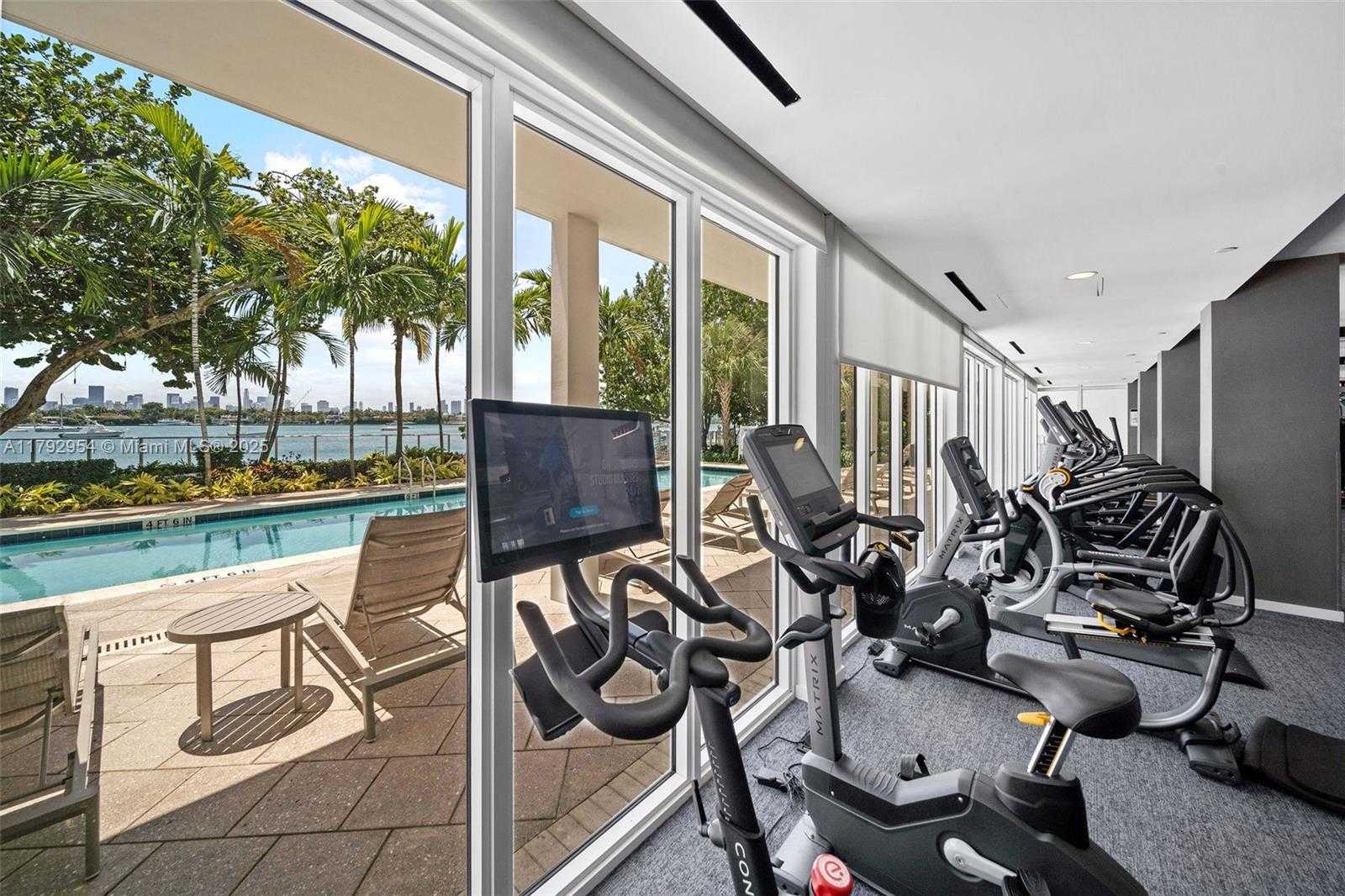 Small Image of 910 West Ave, Miami Beach, FL 33139, USA Number 46