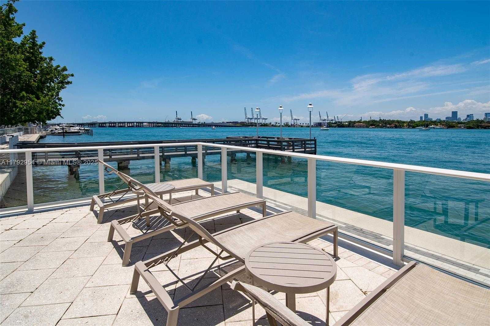 Small Image of 910 West Ave, Miami Beach, FL 33139, USA Number 50