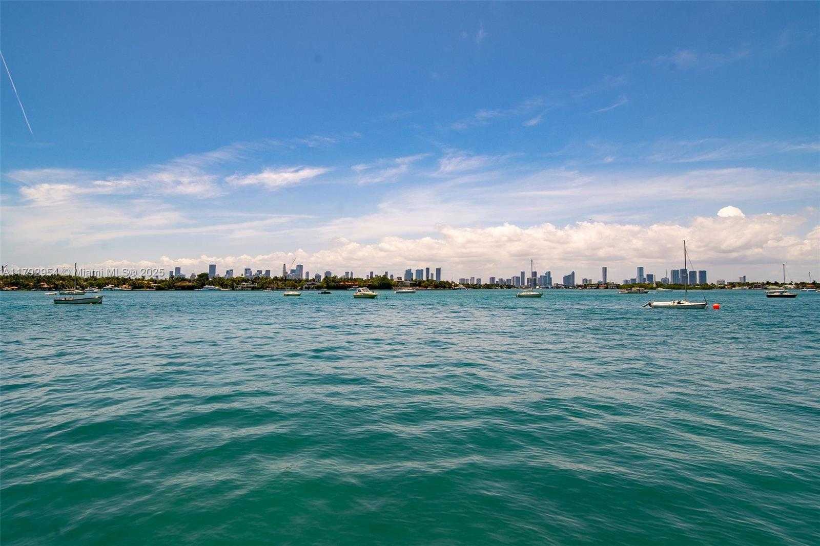 Small Image of 910 West Ave, Miami Beach, FL 33139, USA Number 51