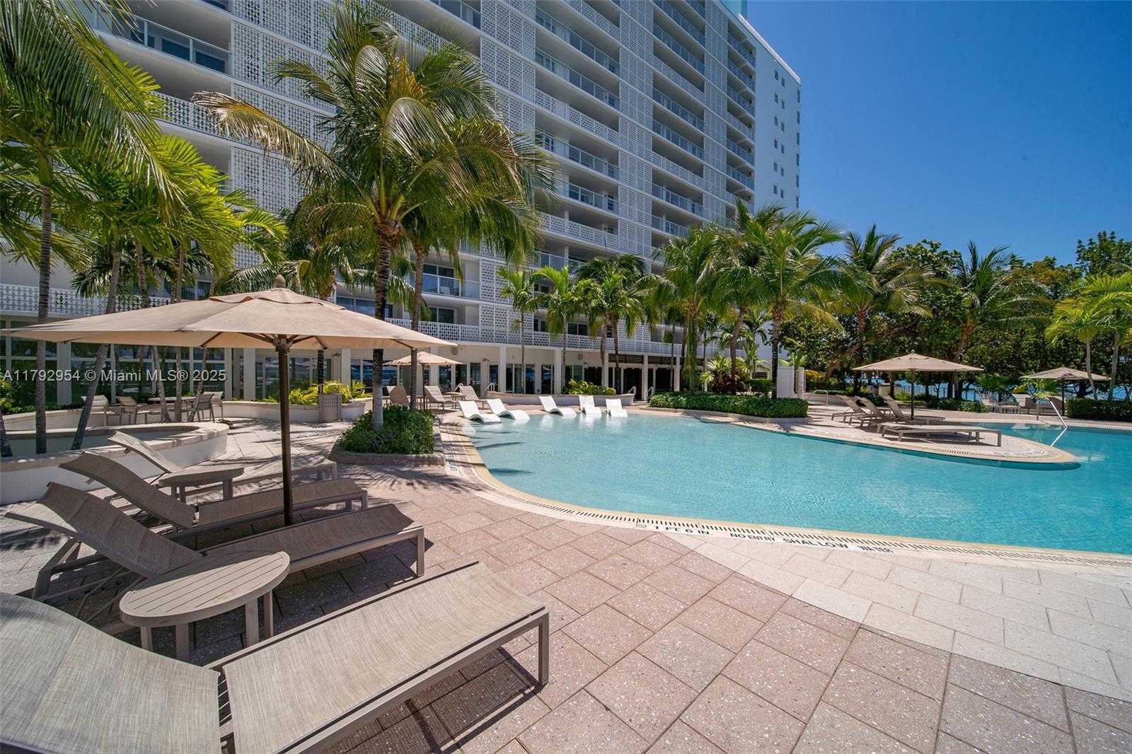 Small Image of 910 West Ave, Miami Beach, FL 33139, USA Number 54