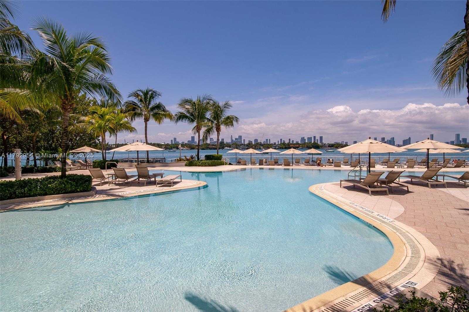 Small Image of 910 West Ave, Miami Beach, FL 33139, USA Number 55