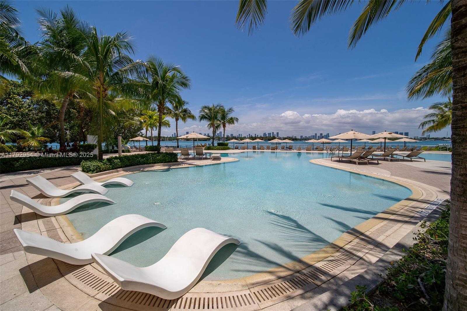 Small Image of 910 West Ave, Miami Beach, FL 33139, USA Number 56