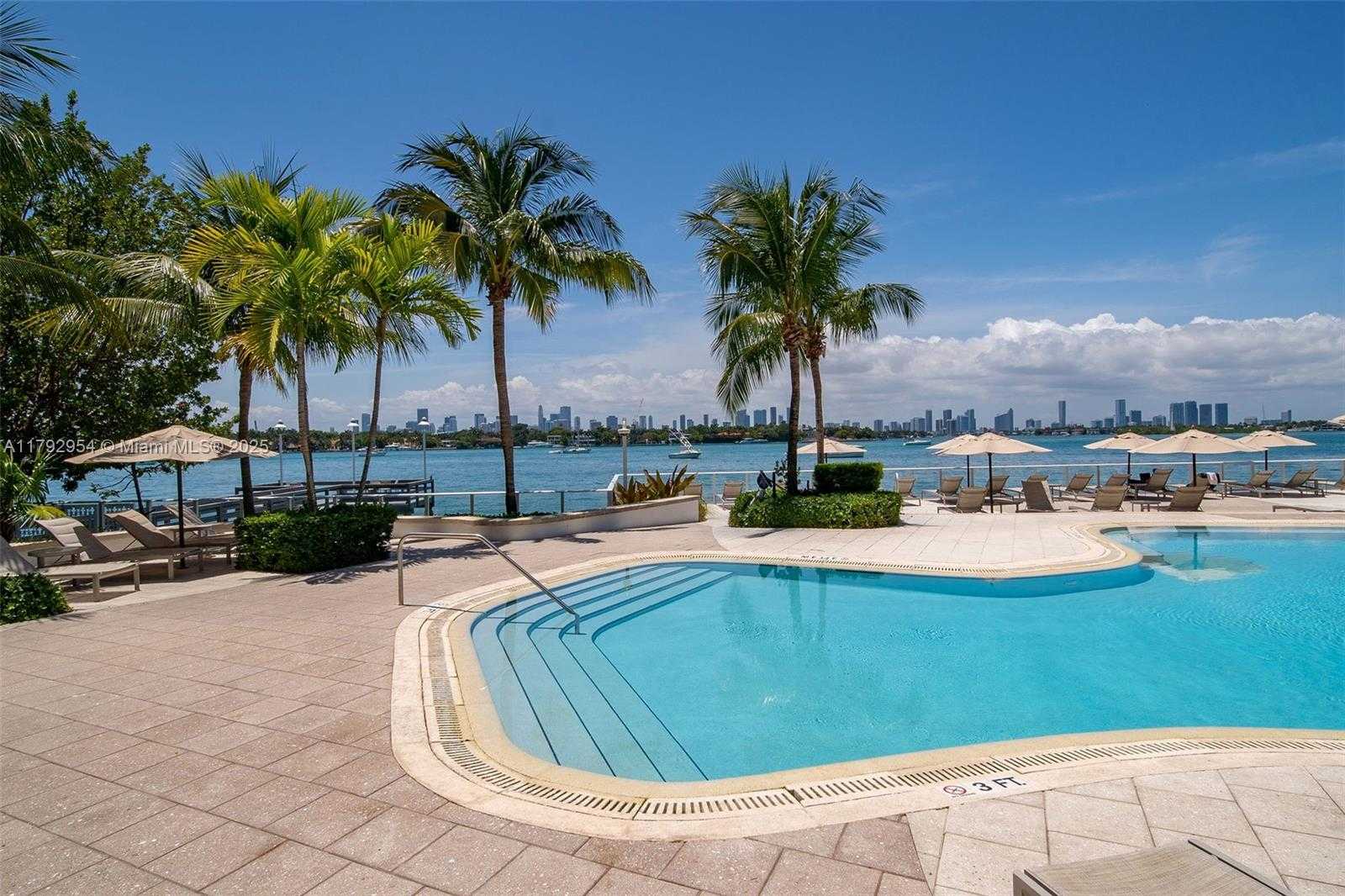 Small Image of 910 West Ave, Miami Beach, FL 33139, USA Number 57