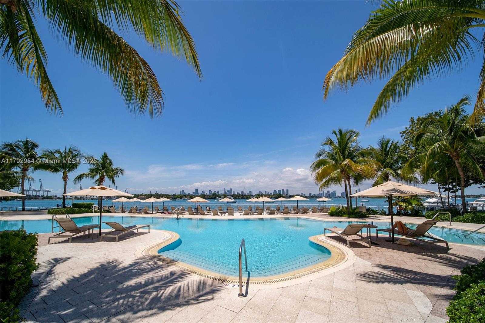 Small Image of 910 West Ave, Miami Beach, FL 33139, USA Number 58