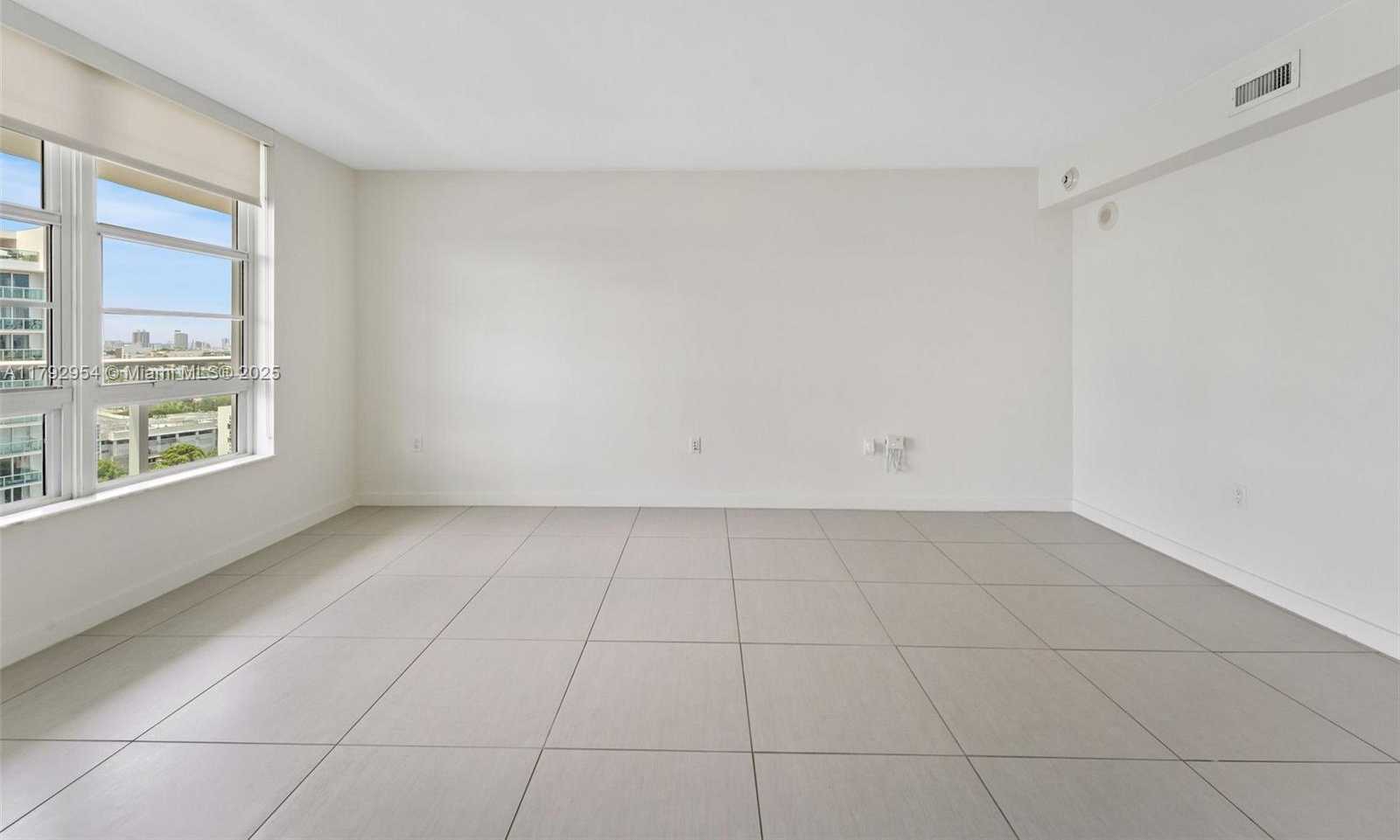 Small Image of 910 West Ave, Miami Beach, FL 33139, USA Number 6