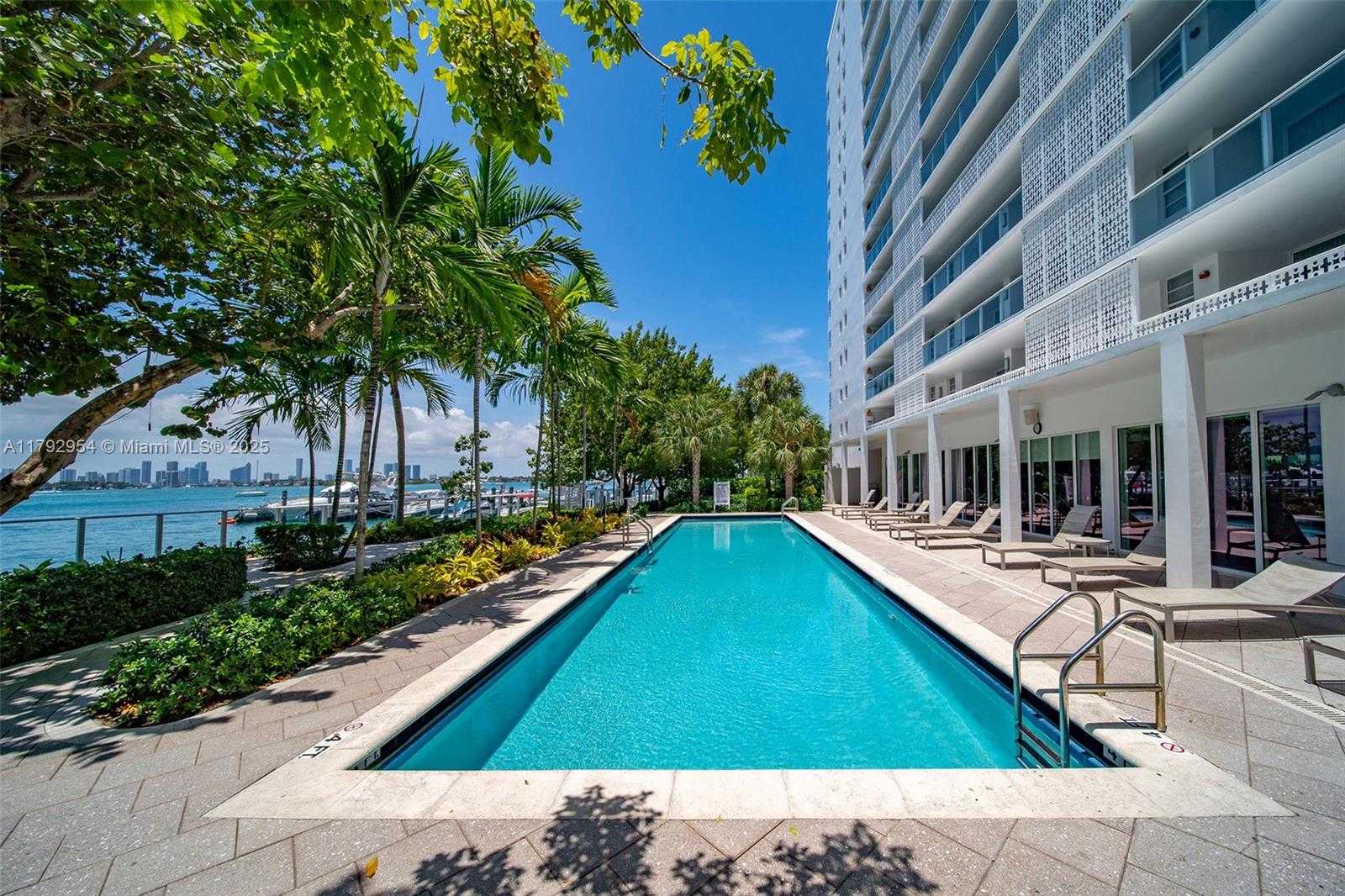 Small Image of 910 West Ave, Miami Beach, FL 33139, USA Number 61