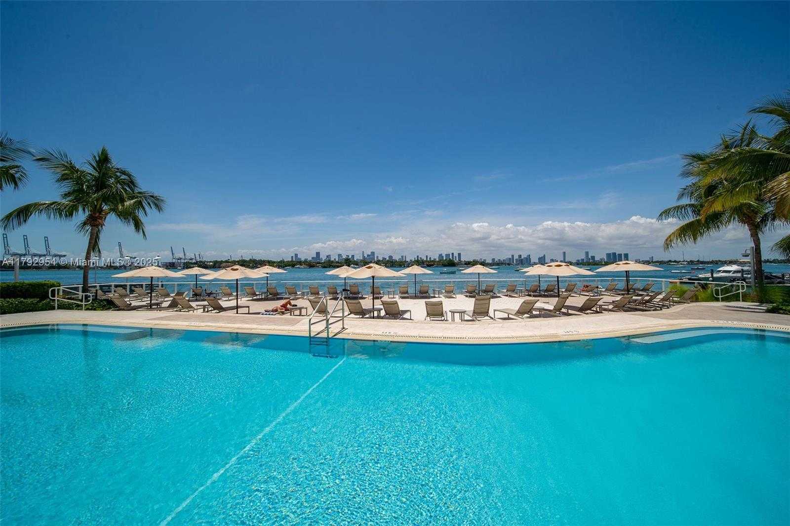 Small Image of 910 West Ave, Miami Beach, FL 33139, USA Number 64
