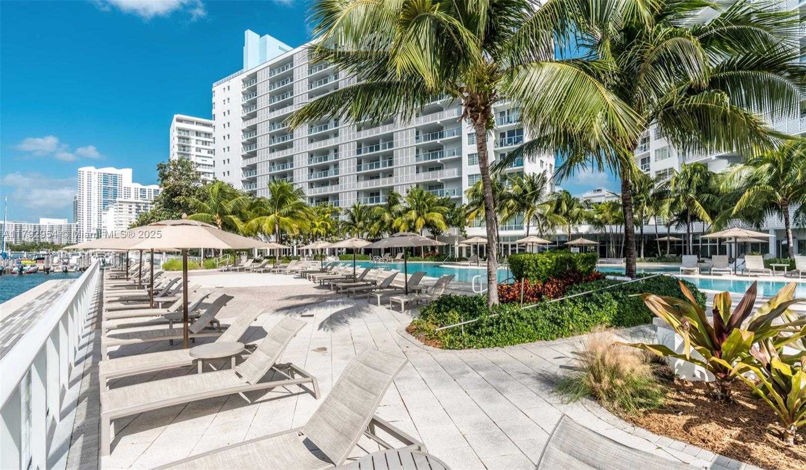 Small Image of 910 West Ave, Miami Beach, FL 33139, USA Number 65