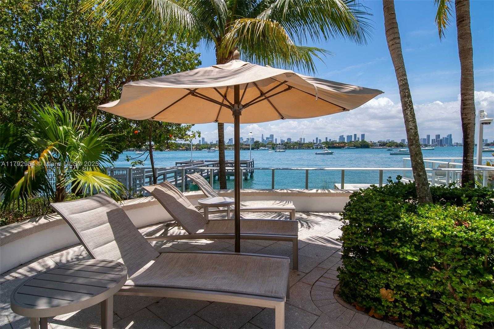 Small Image of 910 West Ave, Miami Beach, FL 33139, USA Number 68