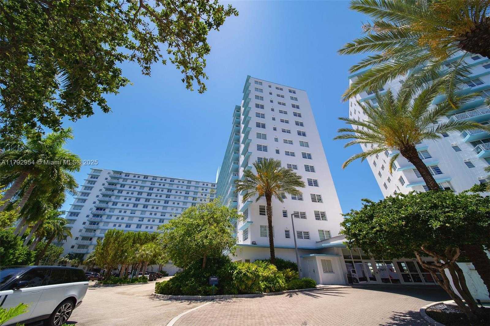 Small Image of 910 West Ave, Miami Beach, FL 33139, USA Number 70