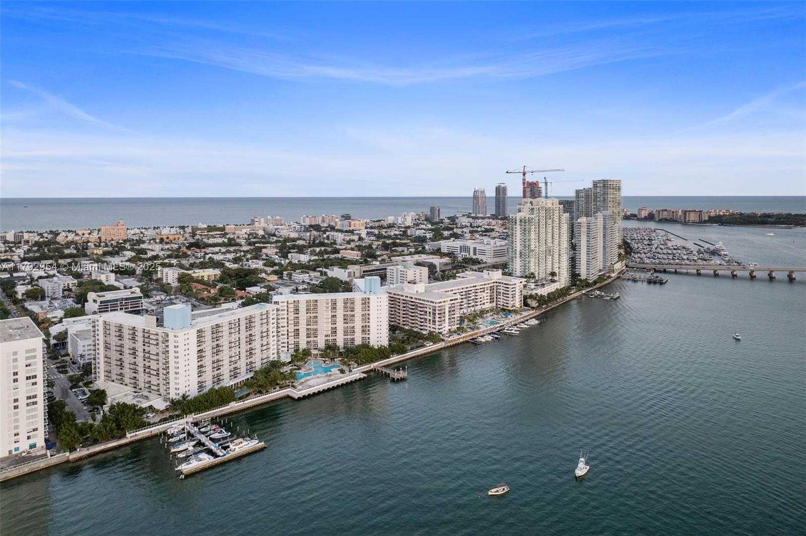 Small Image of 910 West Ave, Miami Beach, FL 33139, USA Number 72