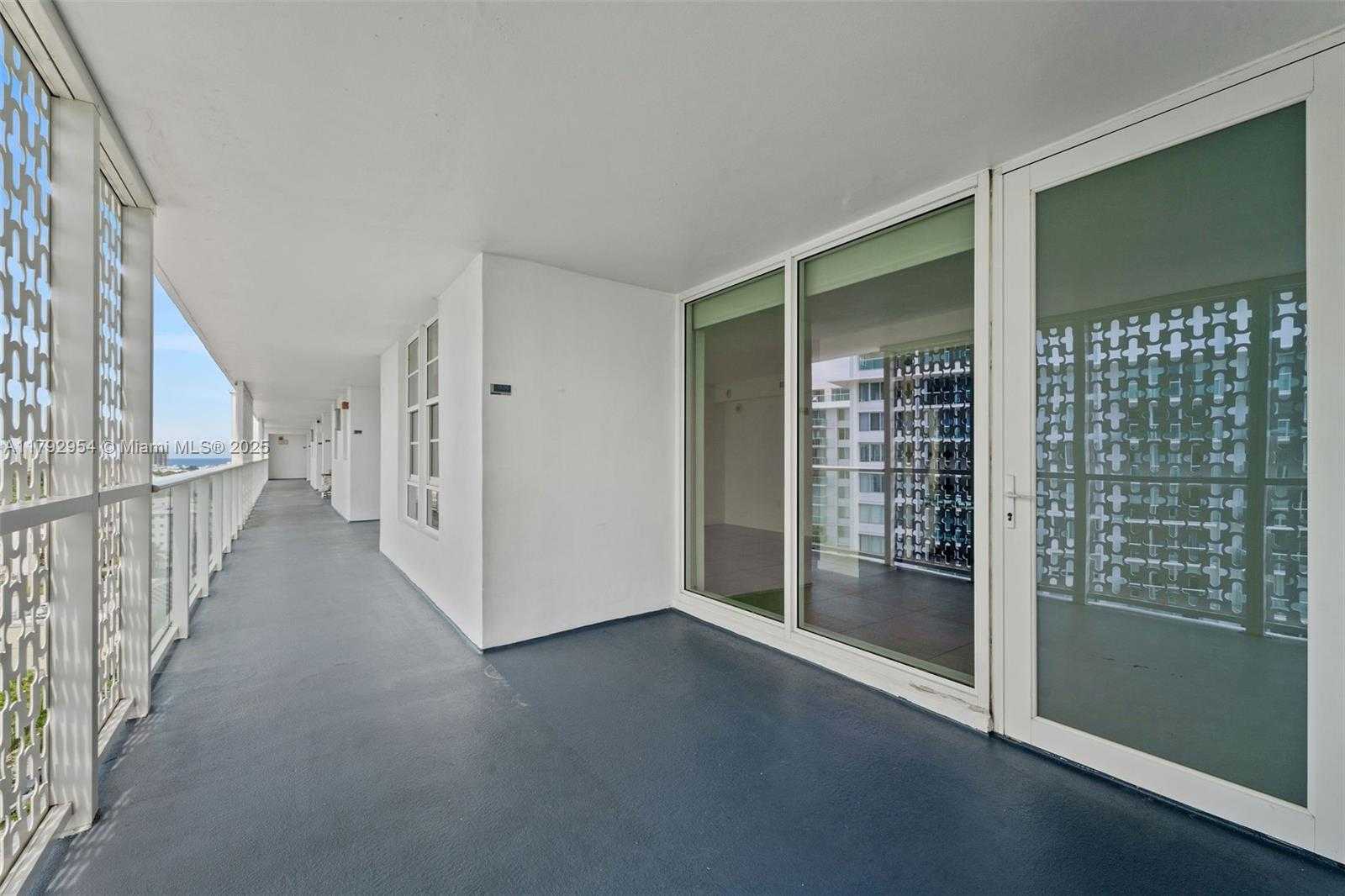 Small Image of 910 West Ave, Miami Beach, FL 33139, USA Number 8