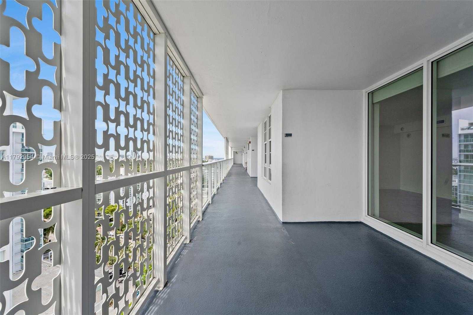 Small Image of 910 West Ave, Miami Beach, FL 33139, USA Number 9