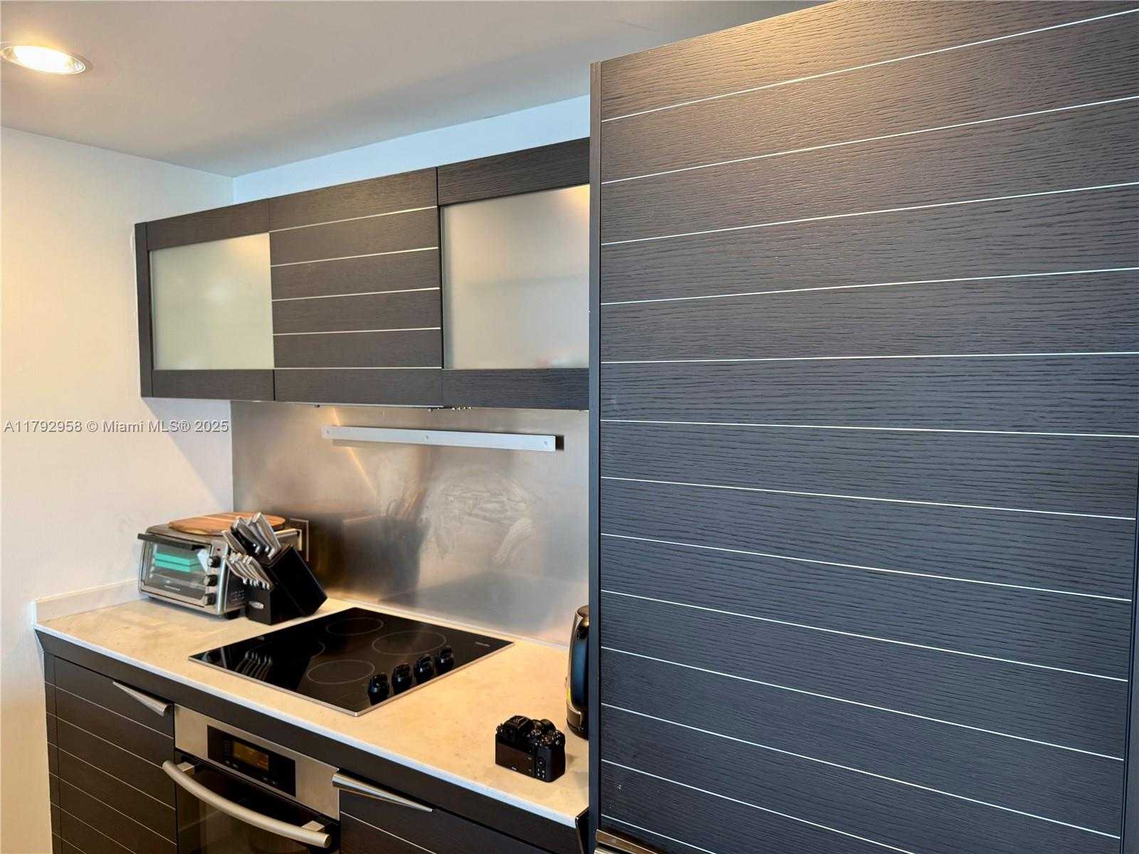 Small Image of 200 BISCAYNE BOULEVARD WAY #4109, Miami Number 11