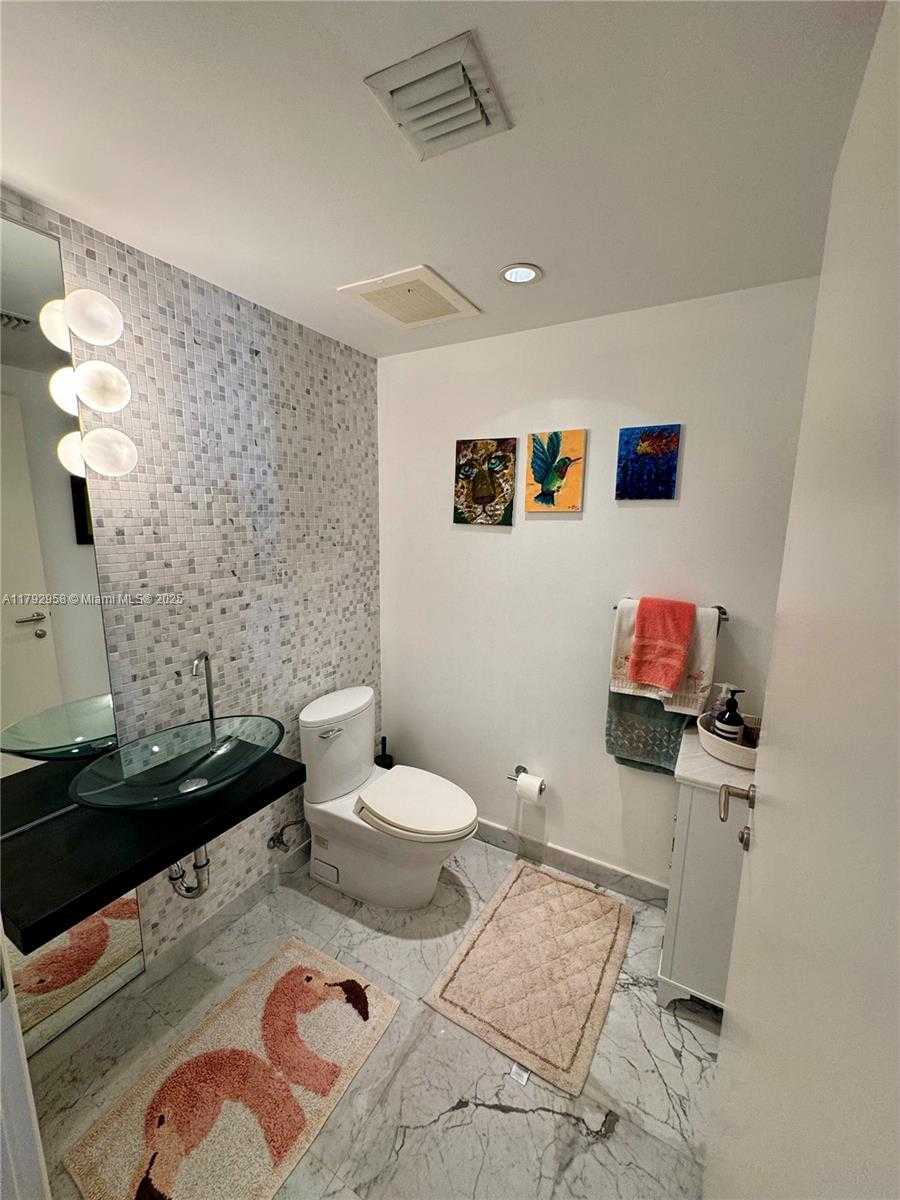Small Image of 200 BISCAYNE BOULEVARD WAY #4109, Miami Number 12