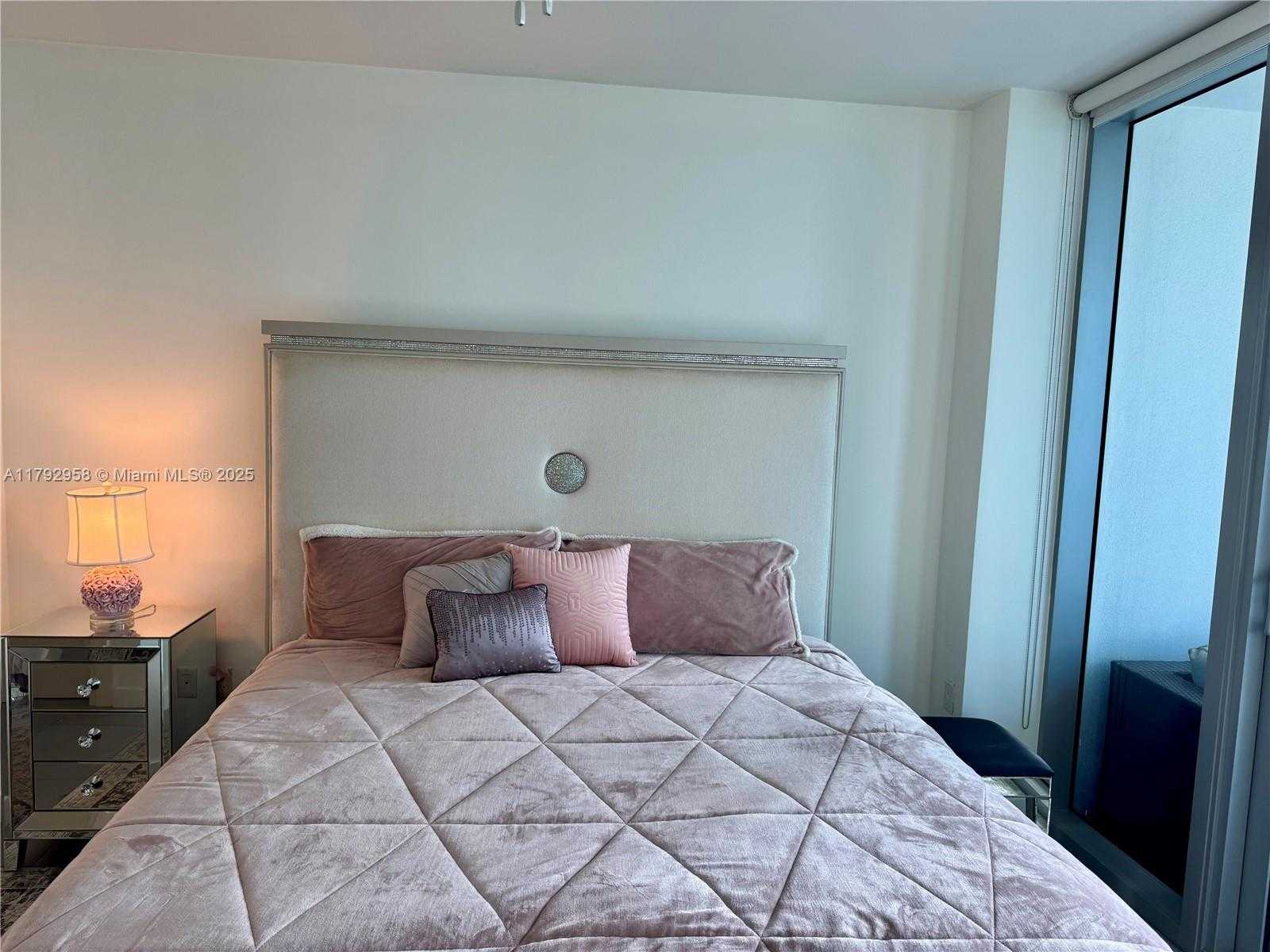 Small Image of 200 BISCAYNE BOULEVARD WAY #4109, Miami Number 14