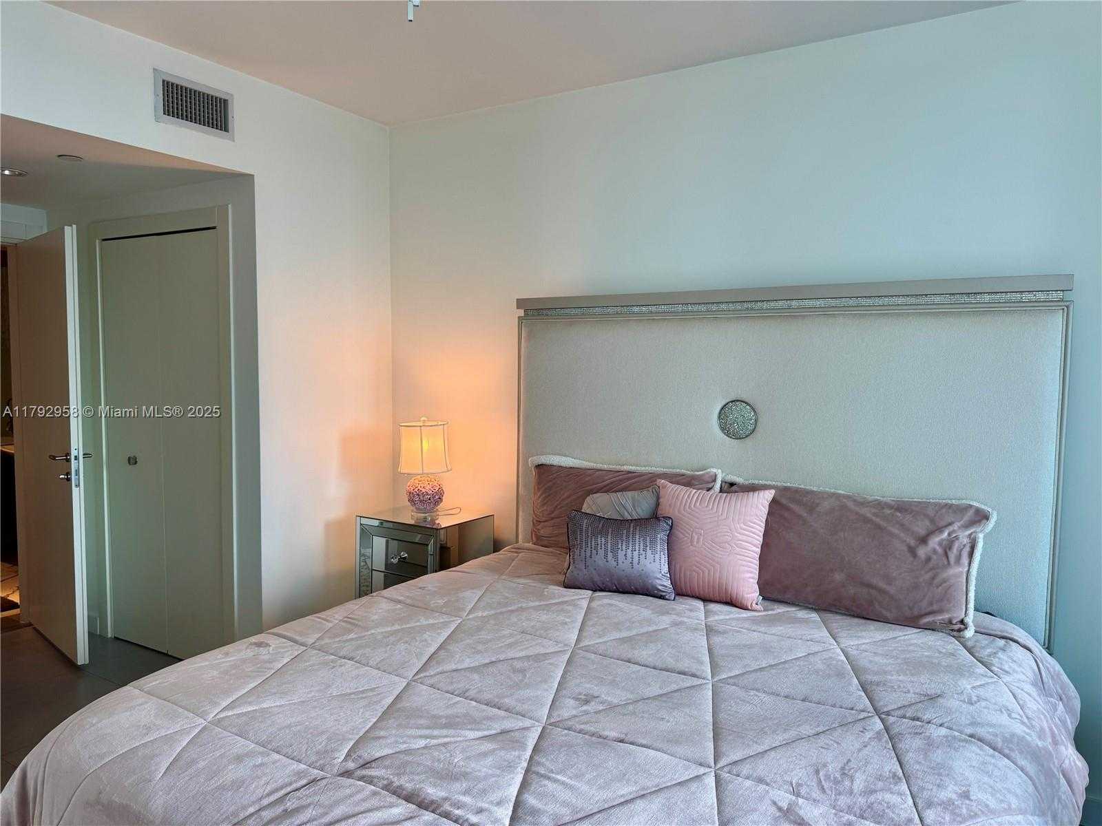 Small Image of 200 BISCAYNE BOULEVARD WAY #4109, Miami Number 15
