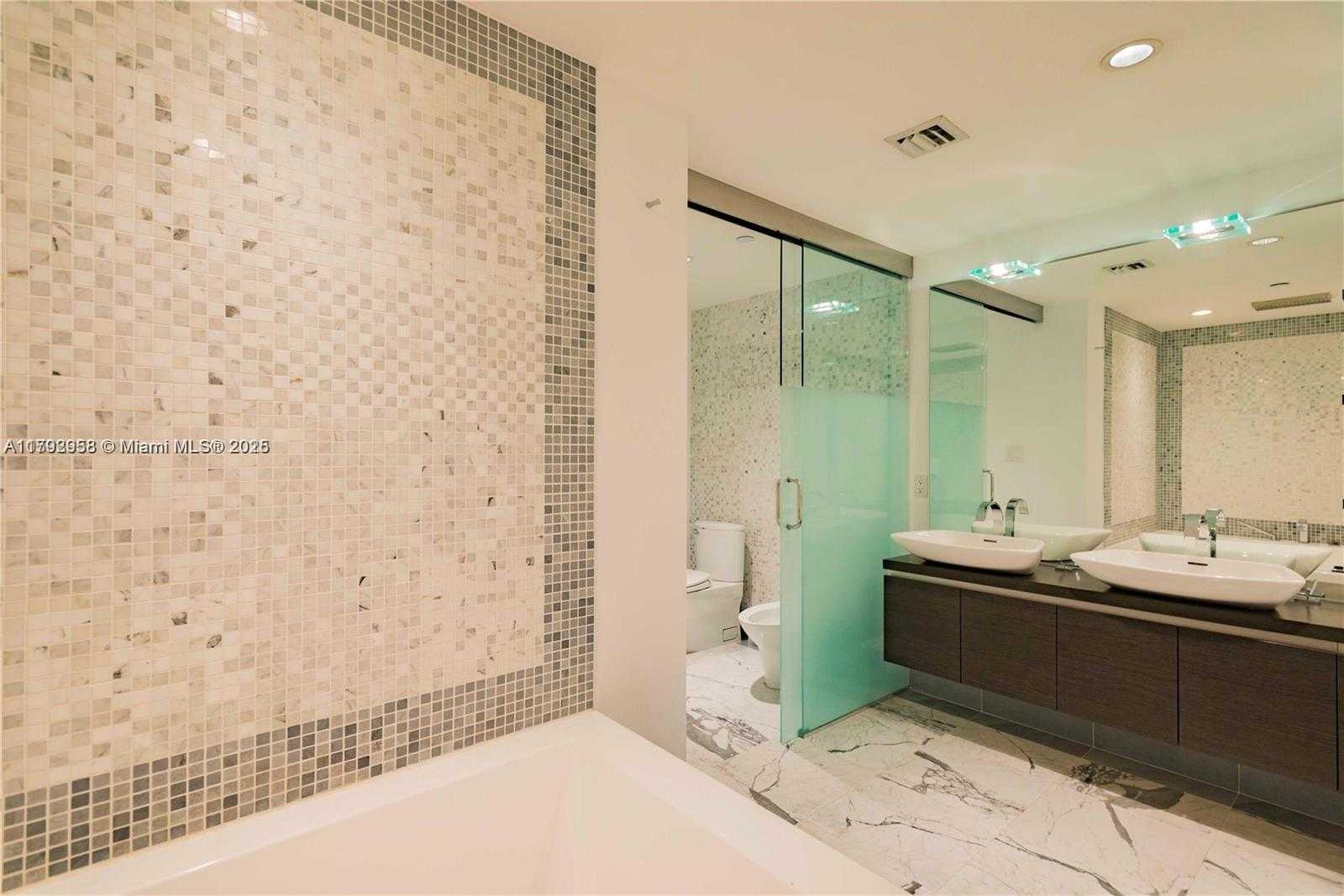 Small Image of 200 BISCAYNE BOULEVARD WAY #4109, Miami Number 19