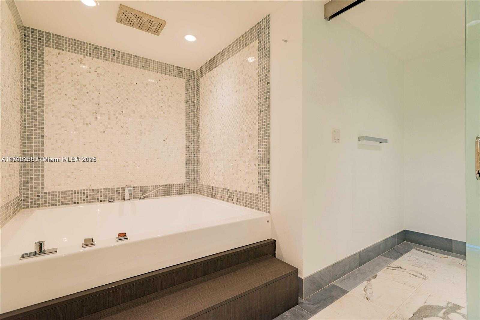 Small Image of 200 BISCAYNE BOULEVARD WAY #4109, Miami Number 20