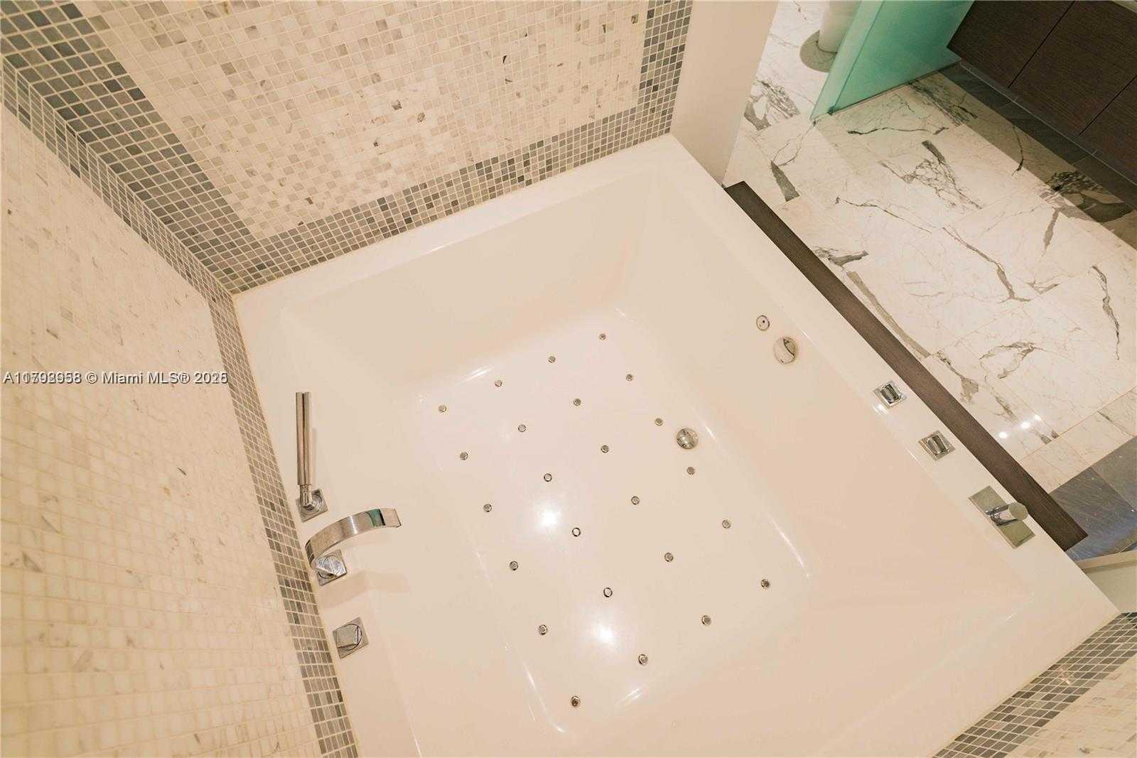 Small Image of 200 BISCAYNE BOULEVARD WAY #4109, Miami Number 21