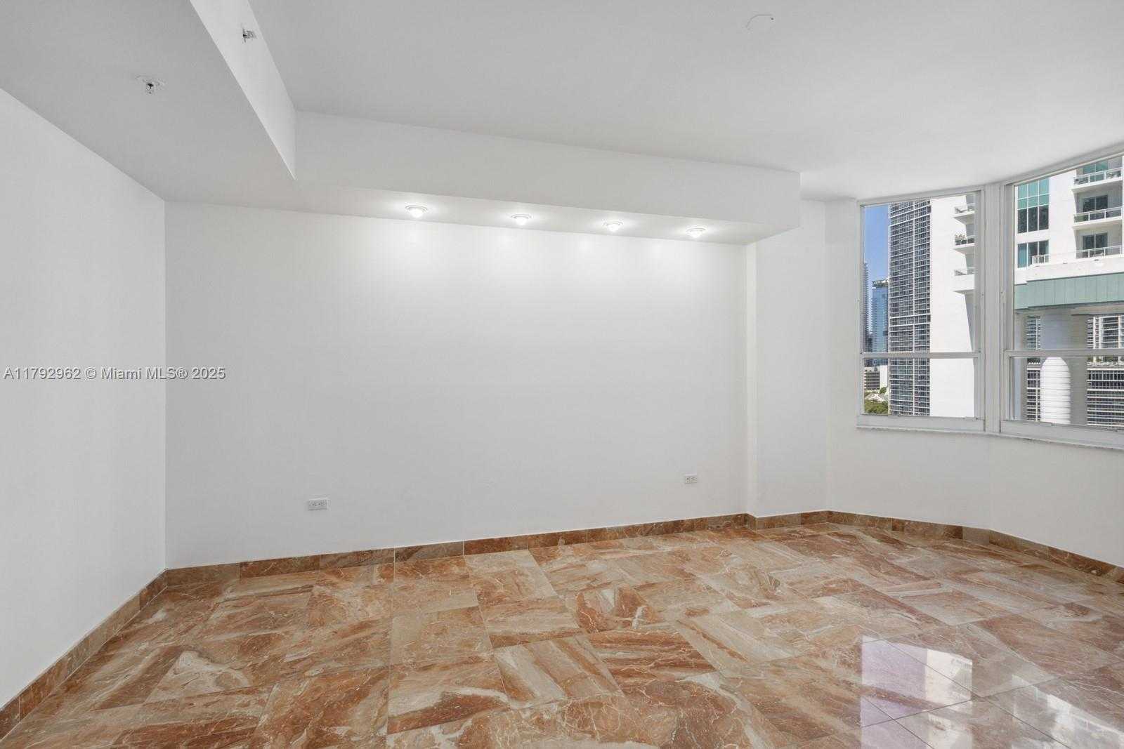 Small Image of 888 BRICKELL KEY DR #1600, Miami Number 17