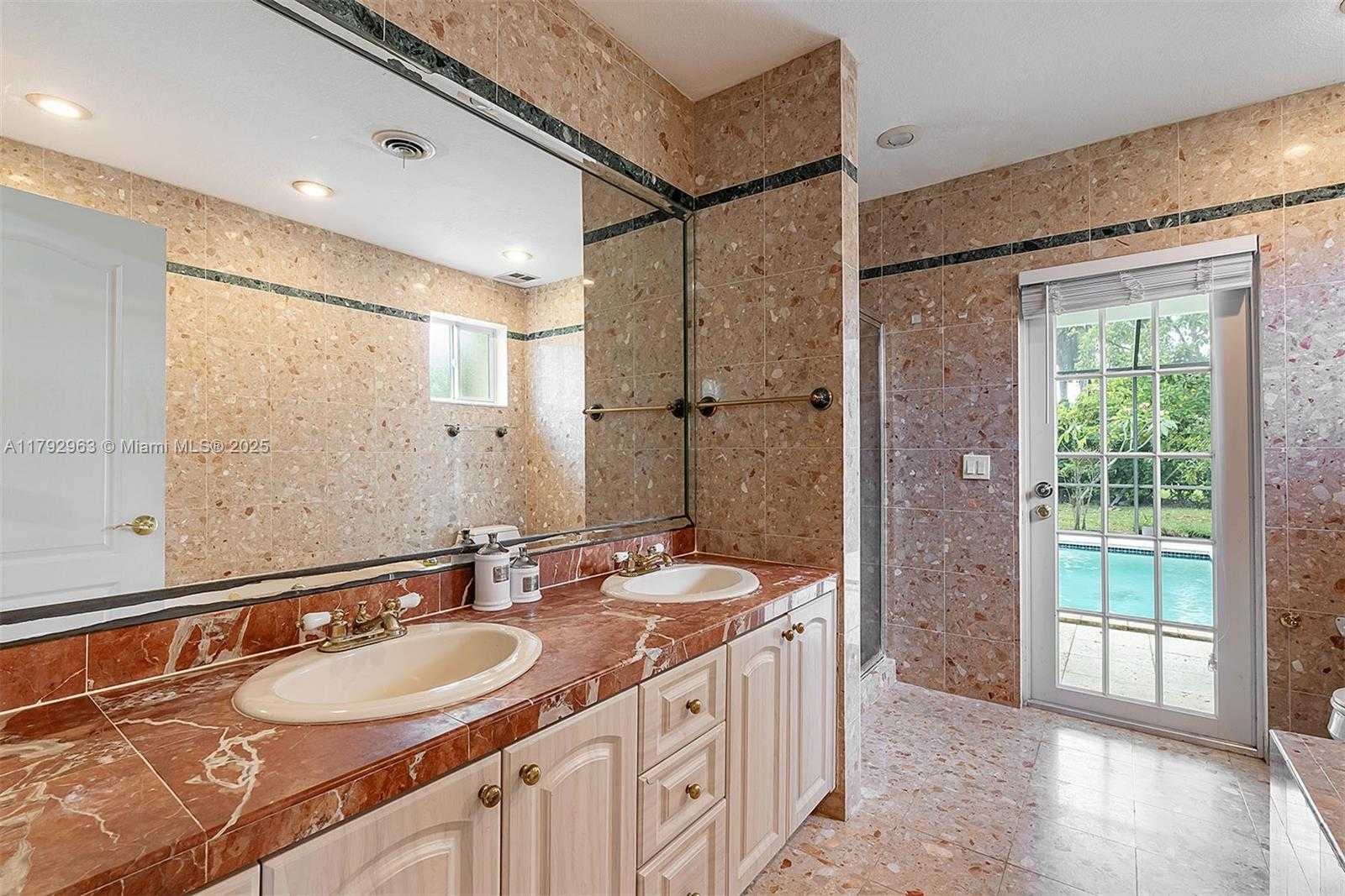 Small Image of 13590 SOUTH WEST 73RD CT, Pinecrest Number 12