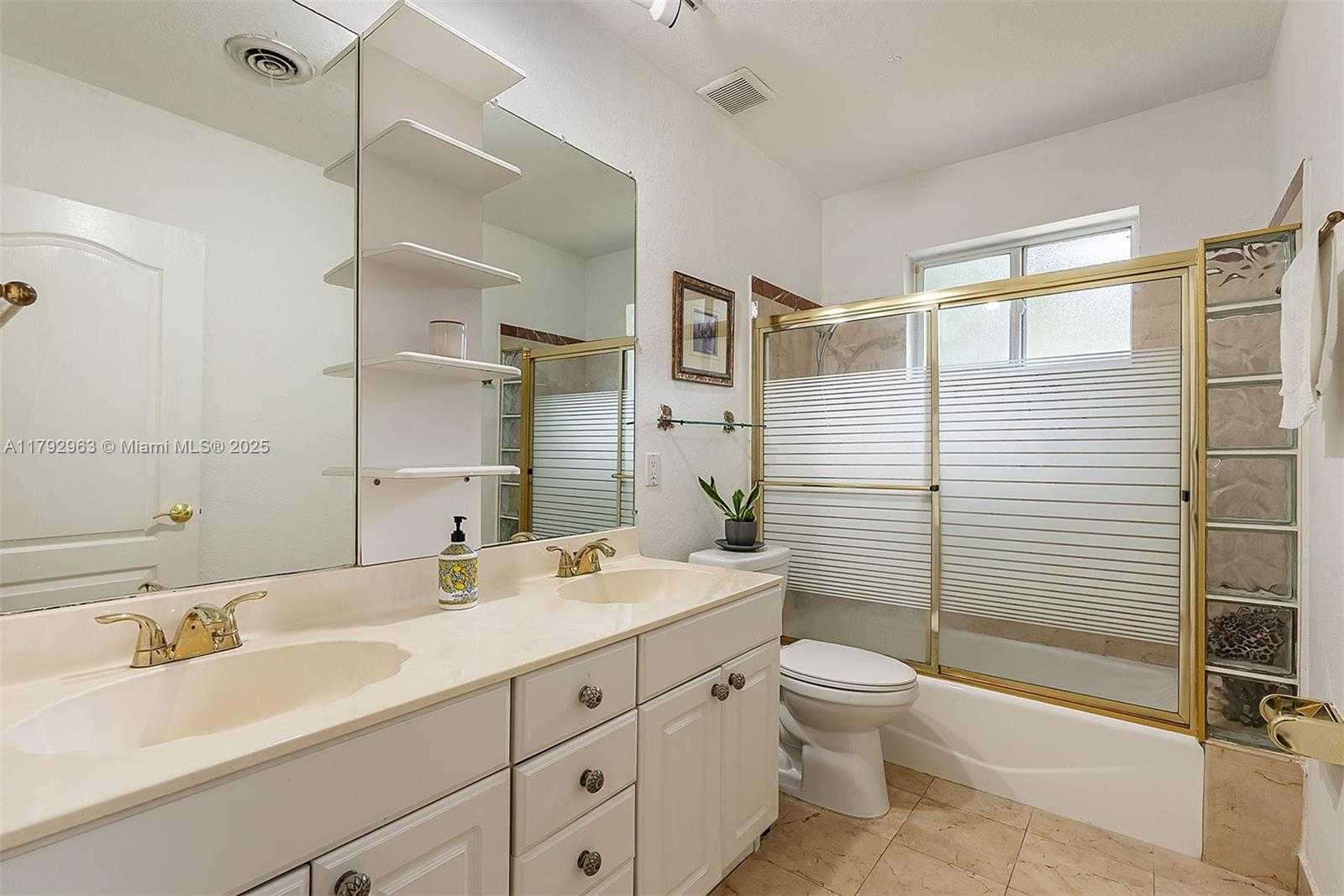 Small Image of 13590 SOUTH WEST 73RD CT, Pinecrest Number 15