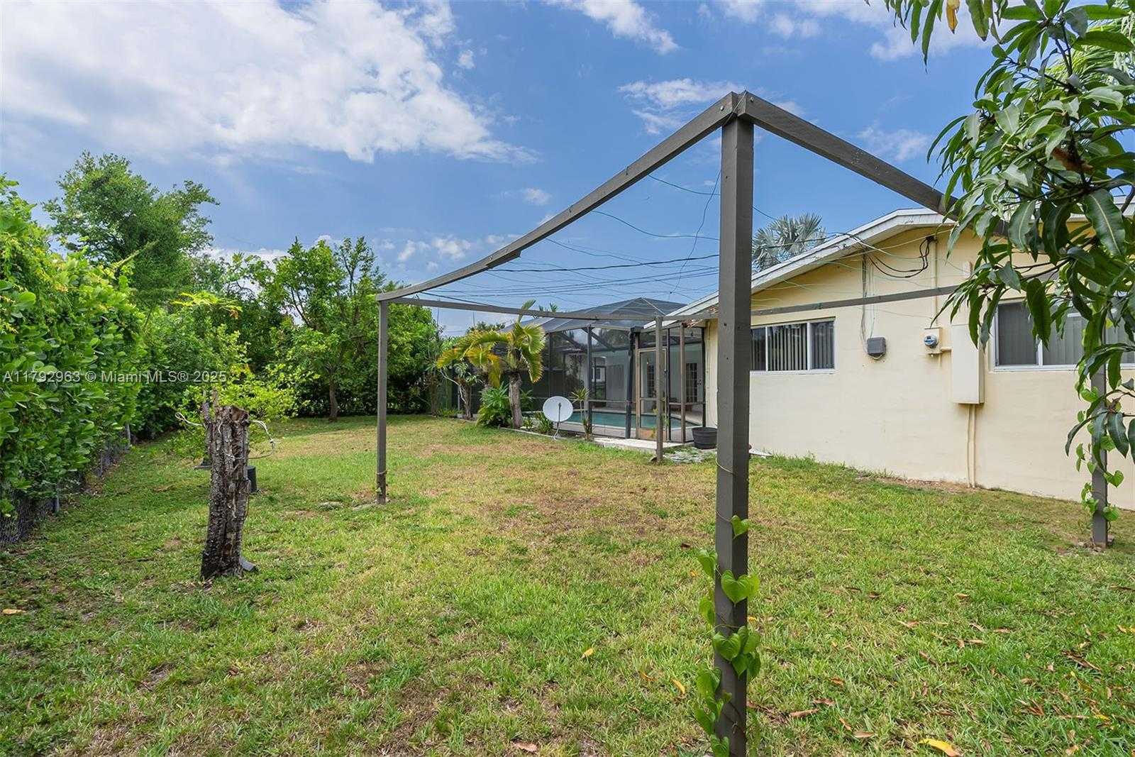 Small Image of 13590 SOUTH WEST 73RD CT, Pinecrest Number 19