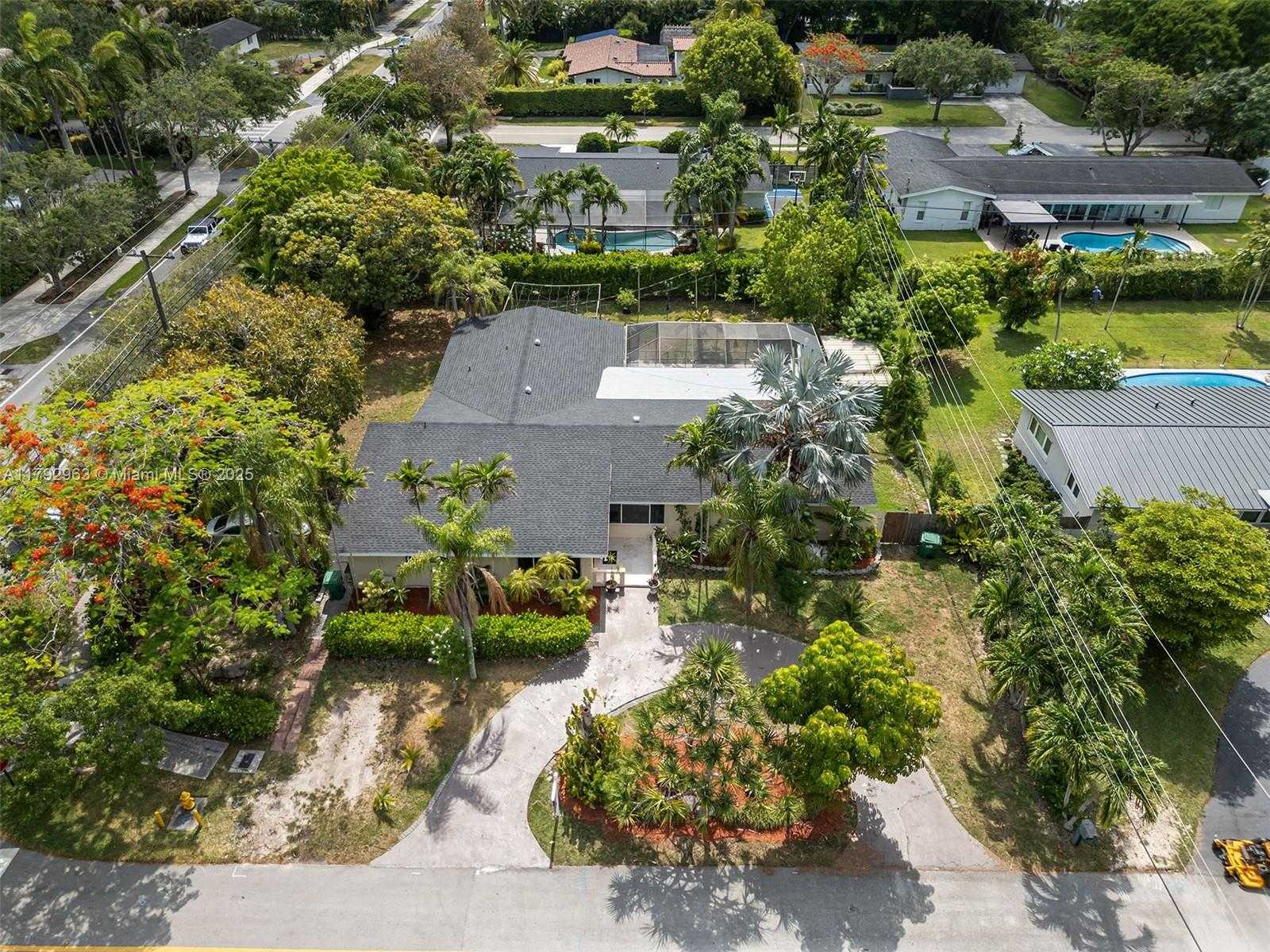 Small Image of 13590 SOUTH WEST 73RD CT, Pinecrest Number 21