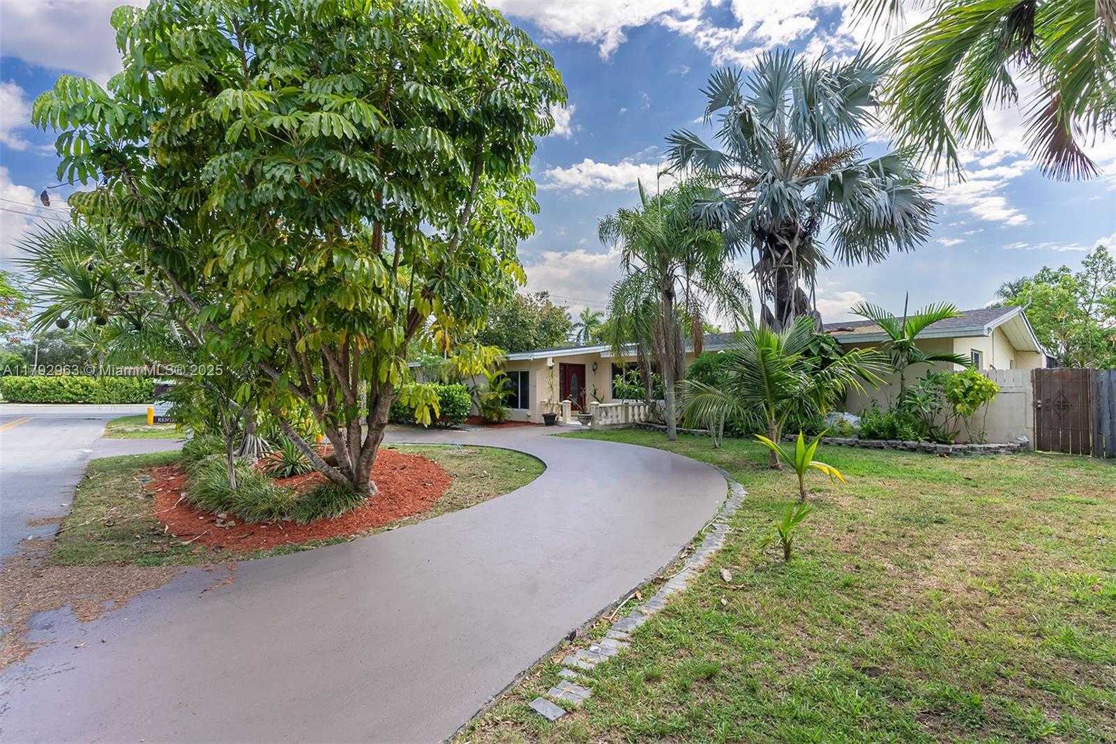 Small Image of 13590 SOUTH WEST 73RD CT, Pinecrest Number 25