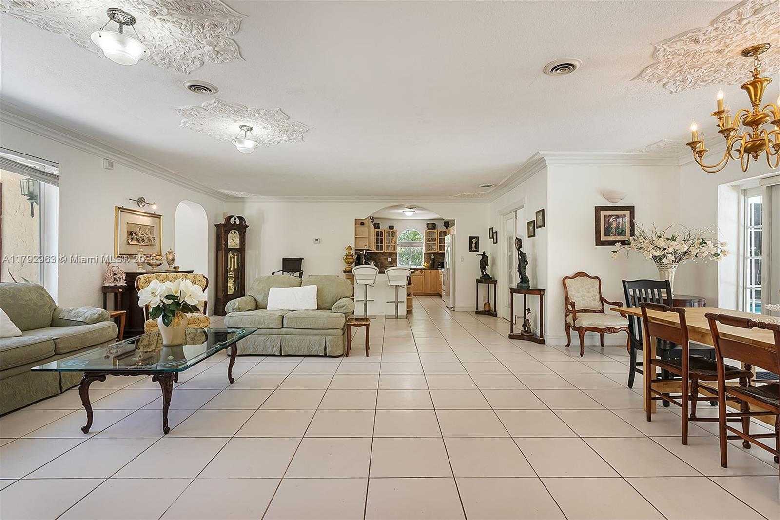Small Image of 13590 SOUTH WEST 73RD CT, Pinecrest Number 3