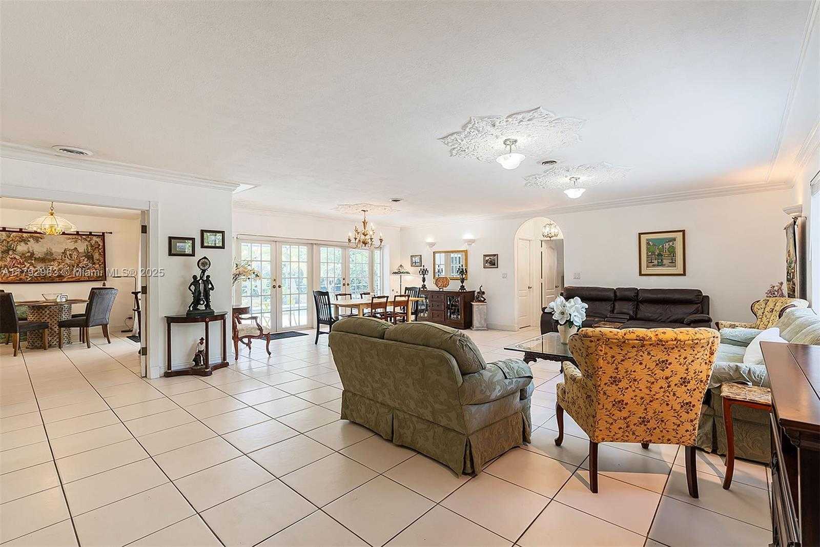 Small Image of 13590 SOUTH WEST 73RD CT, Pinecrest Number 4