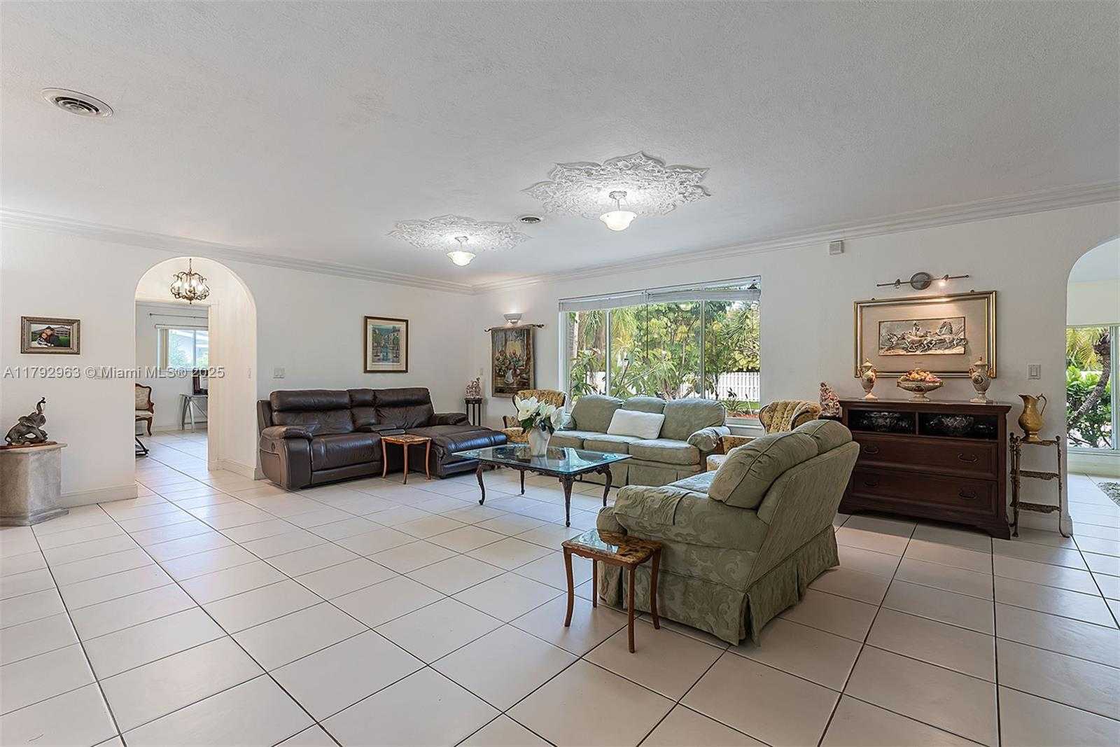 Small Image of 13590 SOUTH WEST 73RD CT, Pinecrest Number 5