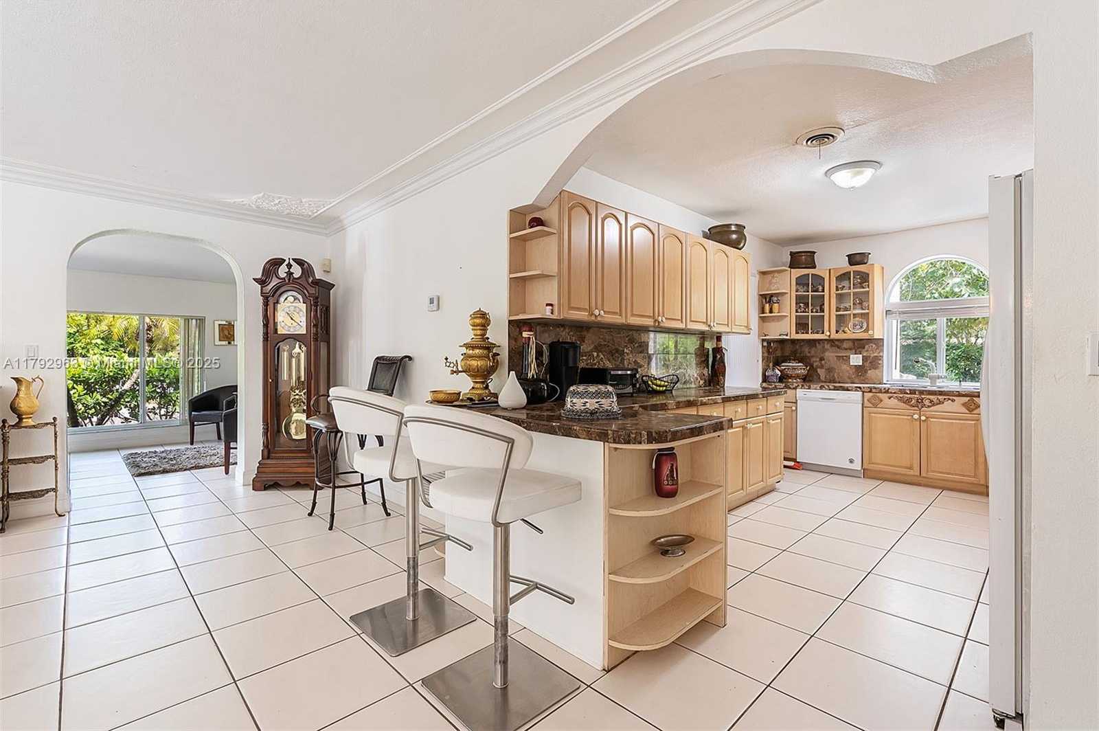Small Image of 13590 SOUTH WEST 73RD CT, Pinecrest Number 8