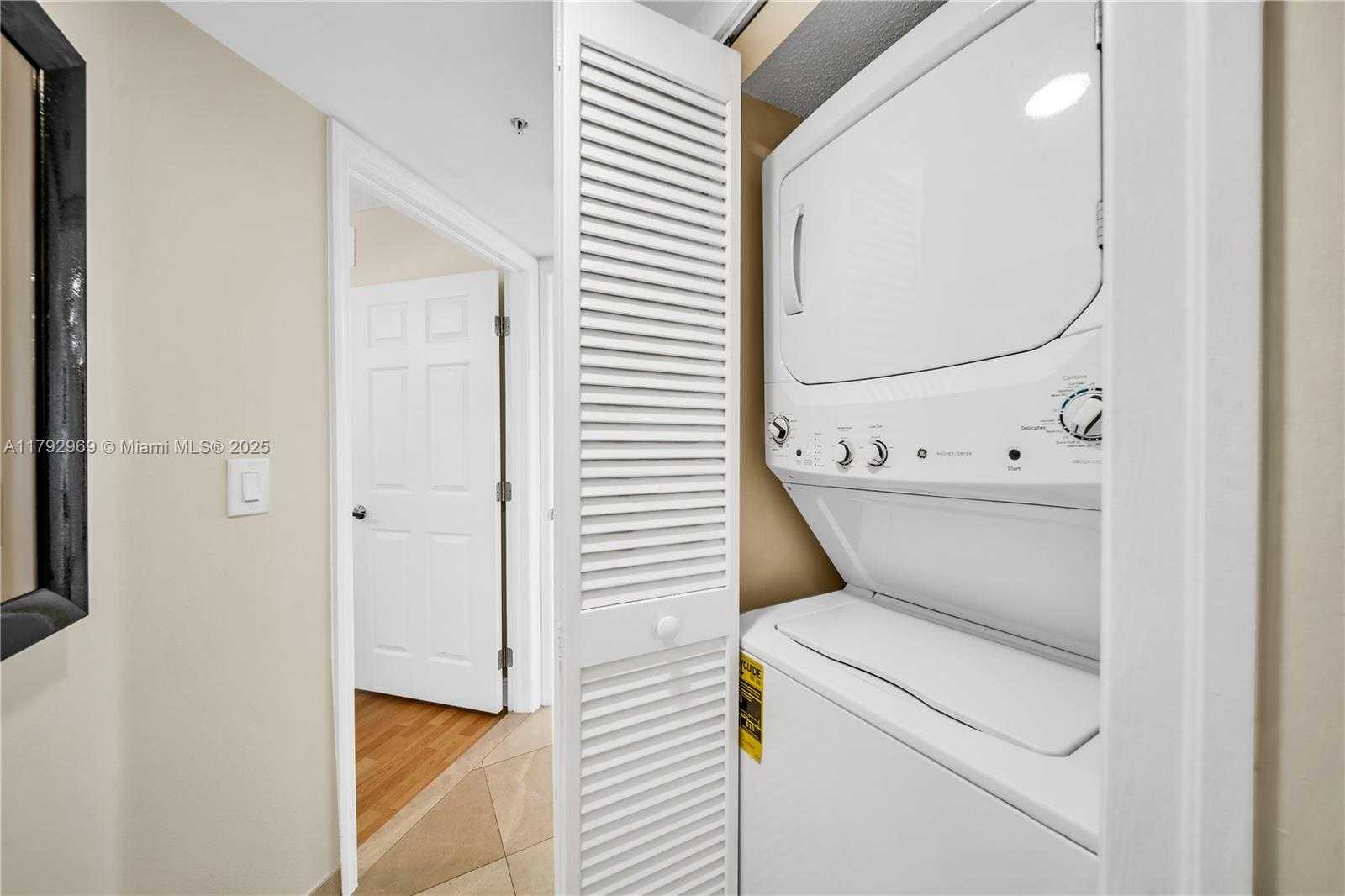 Small Image of 6301 COLLINS AVE #1708, Miami Beach Number 19