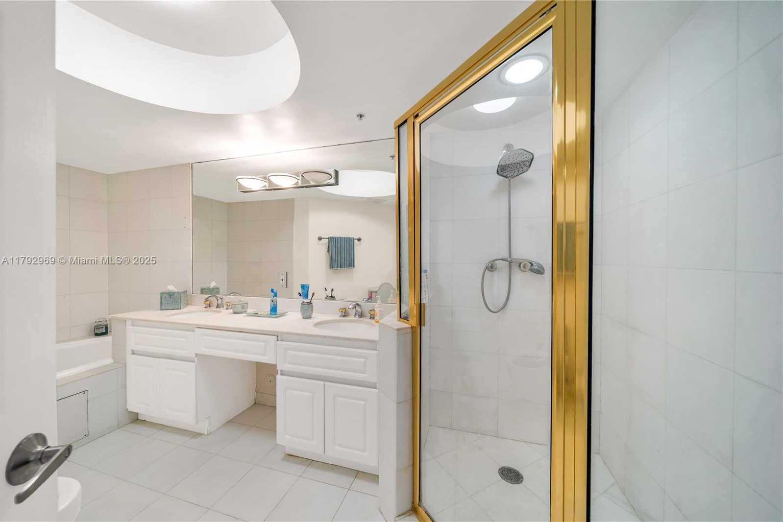 Small Image of 6301 COLLINS AVE #1708, Miami Beach Number 20