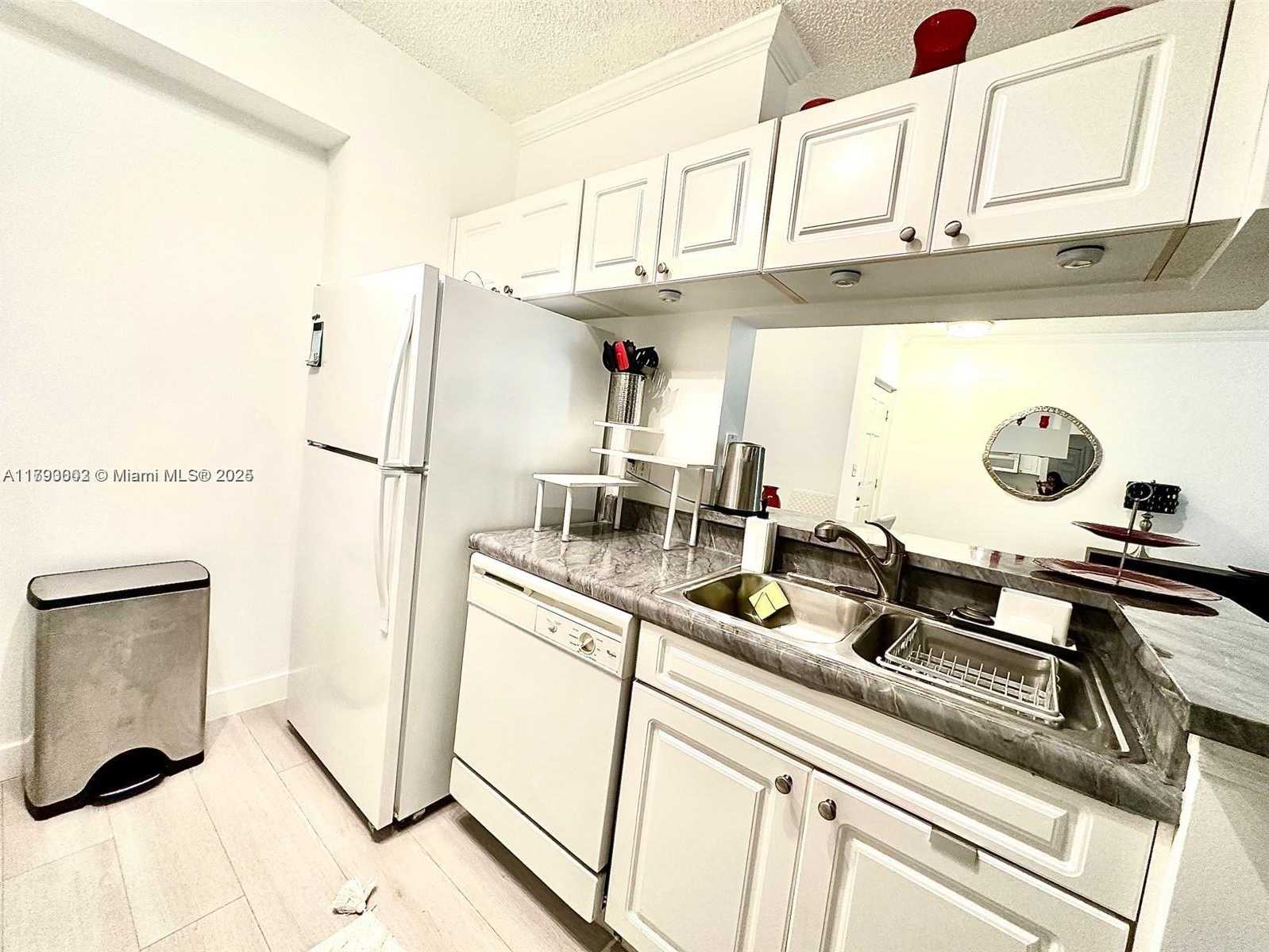 Small Image of 17100 NORTH BAY RD #1209, Sunny Isles Beach Number 11
