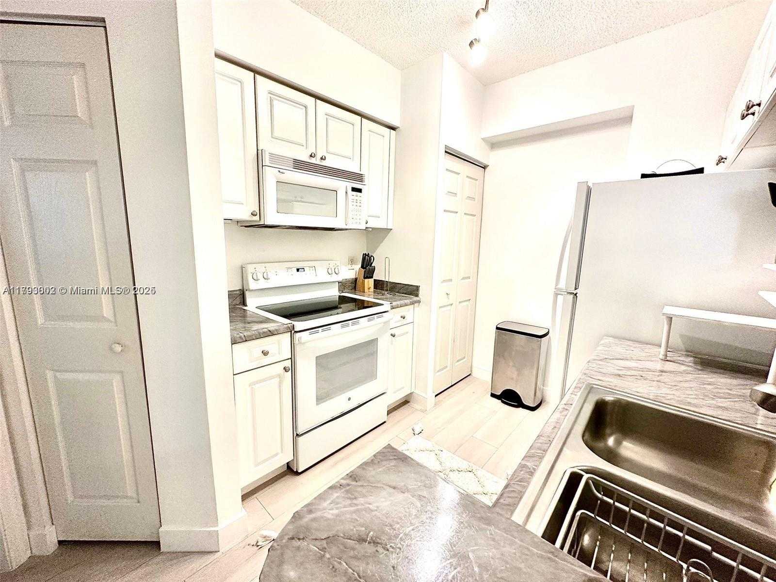 Small Image of 17100 NORTH BAY RD #1209, Sunny Isles Beach Number 12