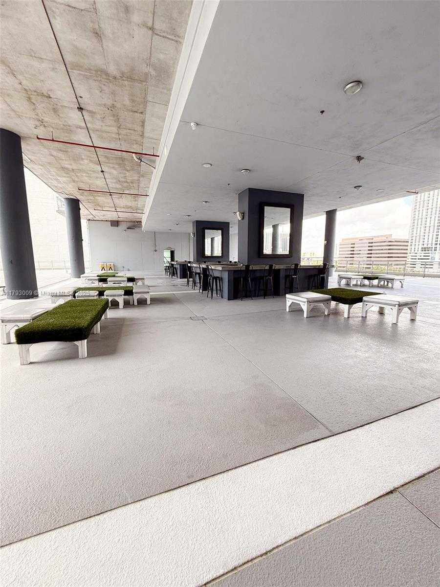 Small Image of 690 SOUTH WEST 1ST CT #2027, Miami Number 16