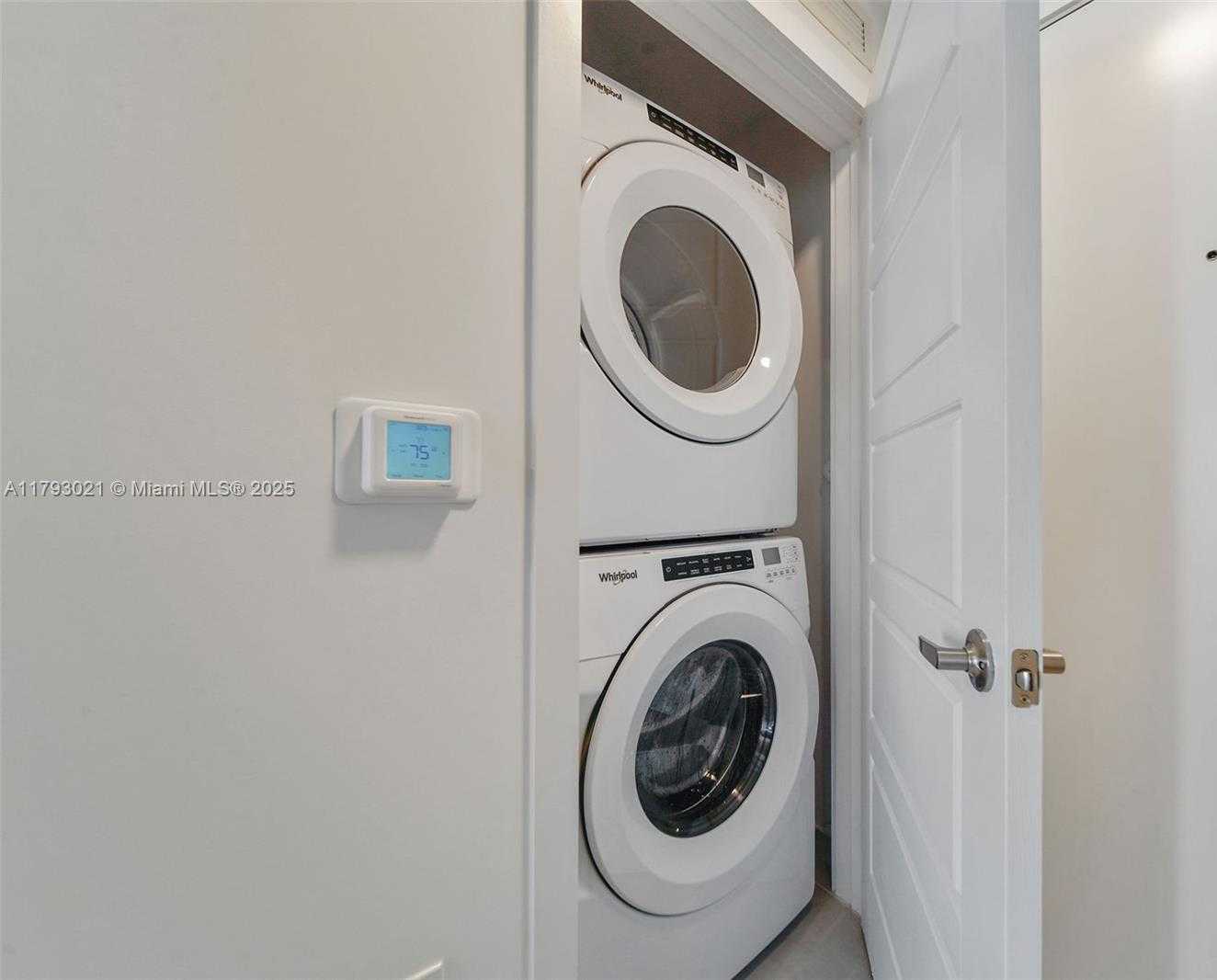 Small Image of 2150 NORTH BAYSHORE DR #0607, Miami Number 14