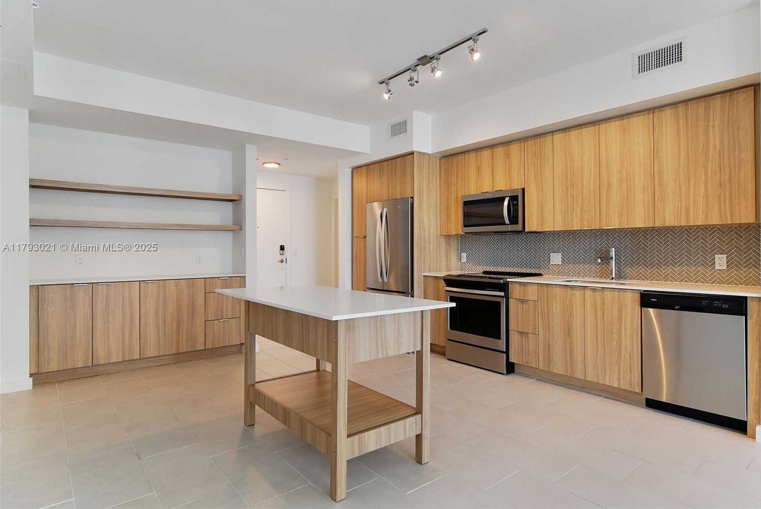 Small Image of 2150 NORTH BAYSHORE DR #0607, Miami Number 4