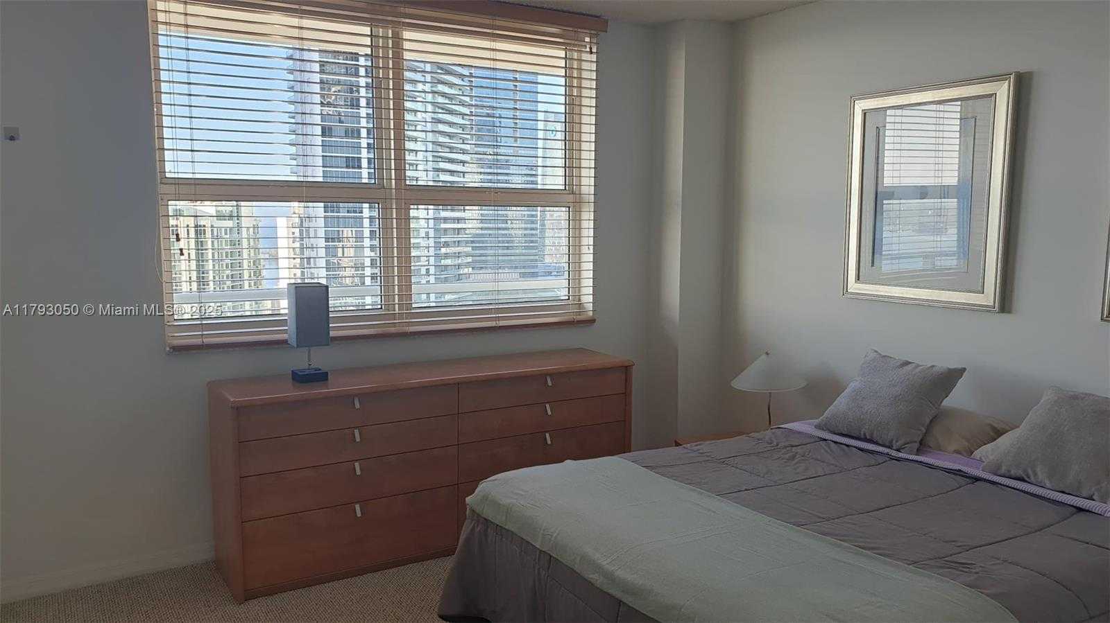 Small Image of 1155 BRICKELL BAY DR #3007, Miami Number 15