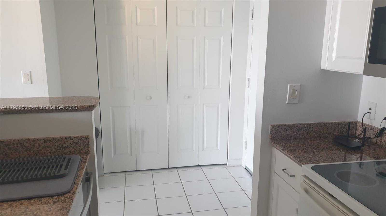 Small Image of 1155 BRICKELL BAY DR #3007, Miami Number 24