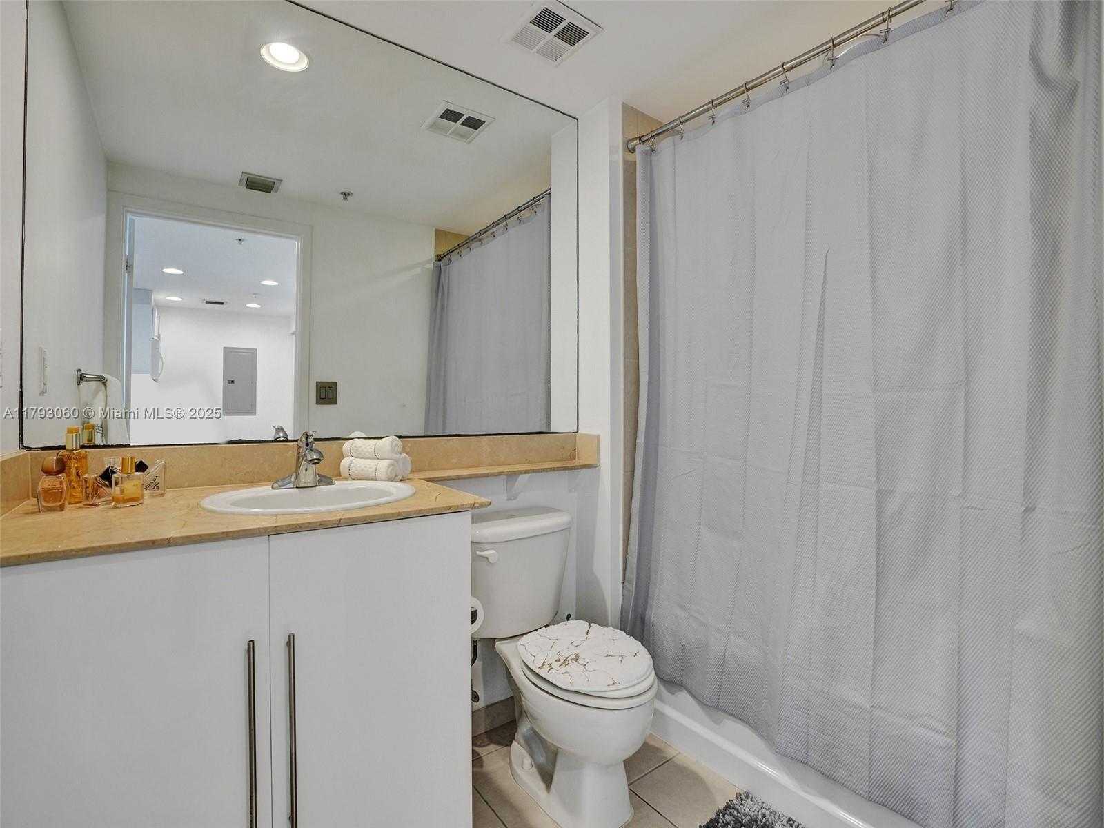 Small Image of 325 SOUTH BISCAYNE BLVD #1520, Miami Number 9