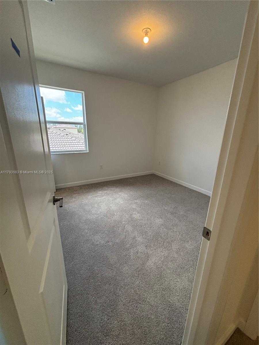 Small Image of 2912 SE 23RD AVE #2919, Homestead Number 24