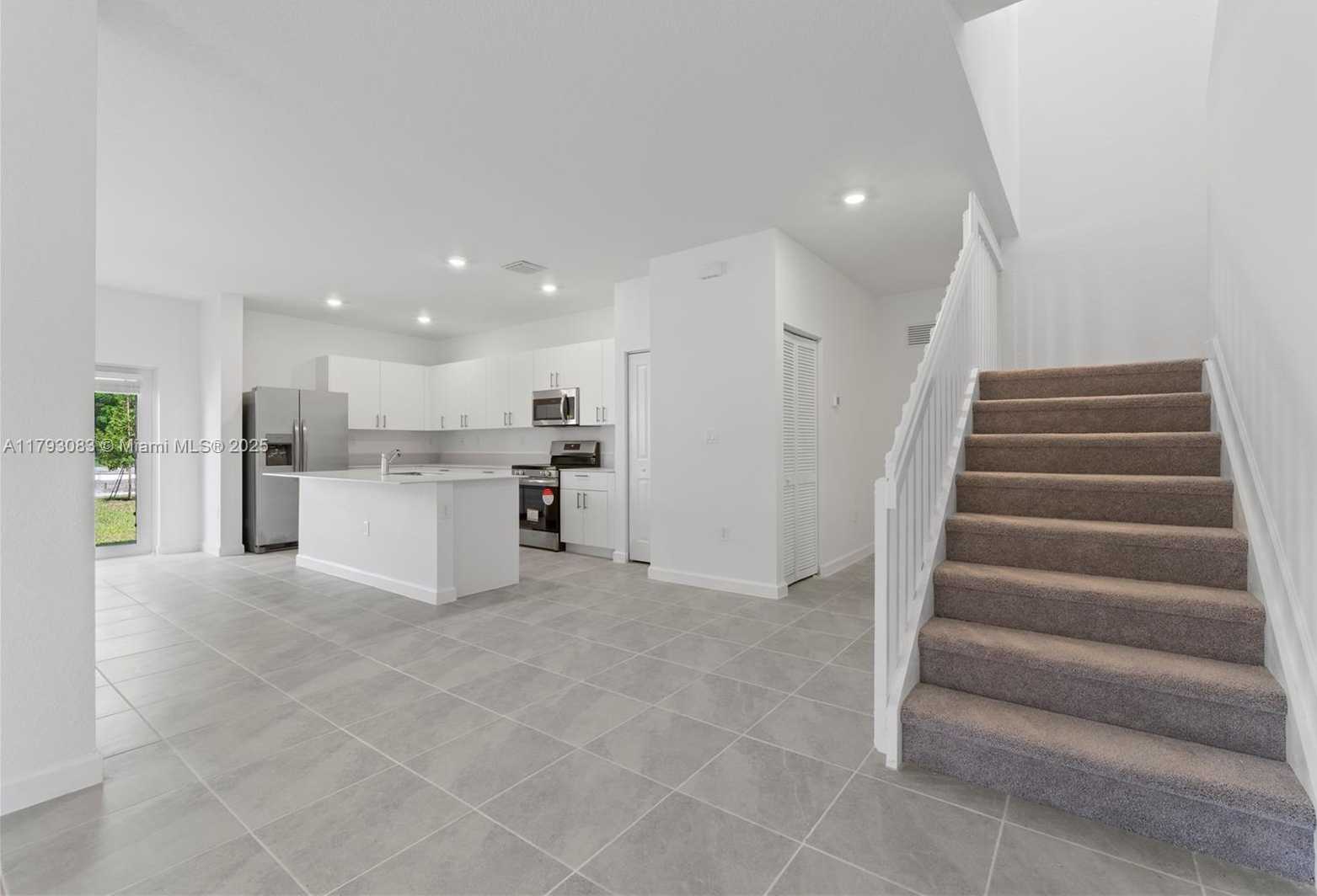 Small Image of 2912 SE 23RD AVE #2919, Homestead Number 4